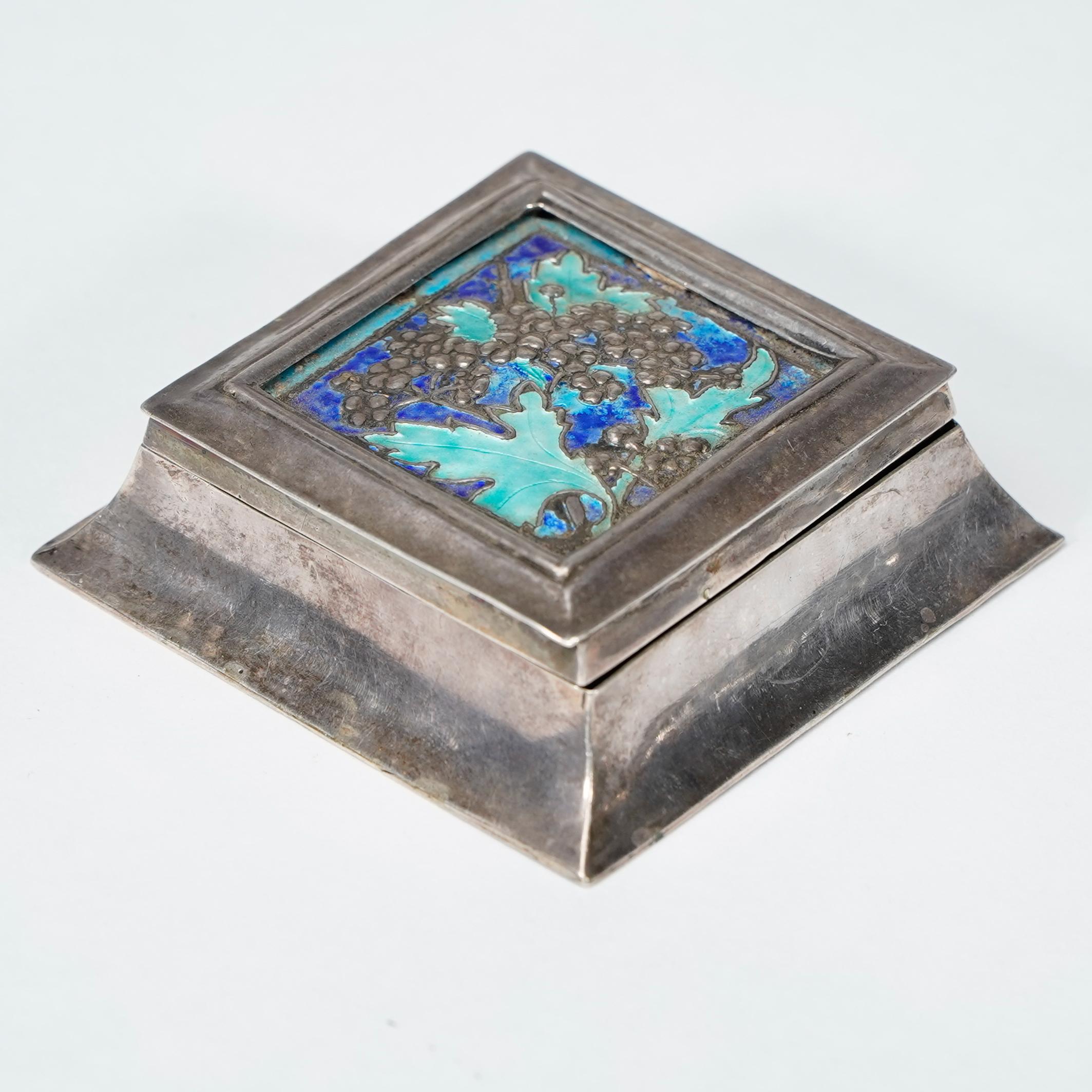 A small Arts and Crafts silver plated jewellery box with enamel decoration For Sale 6