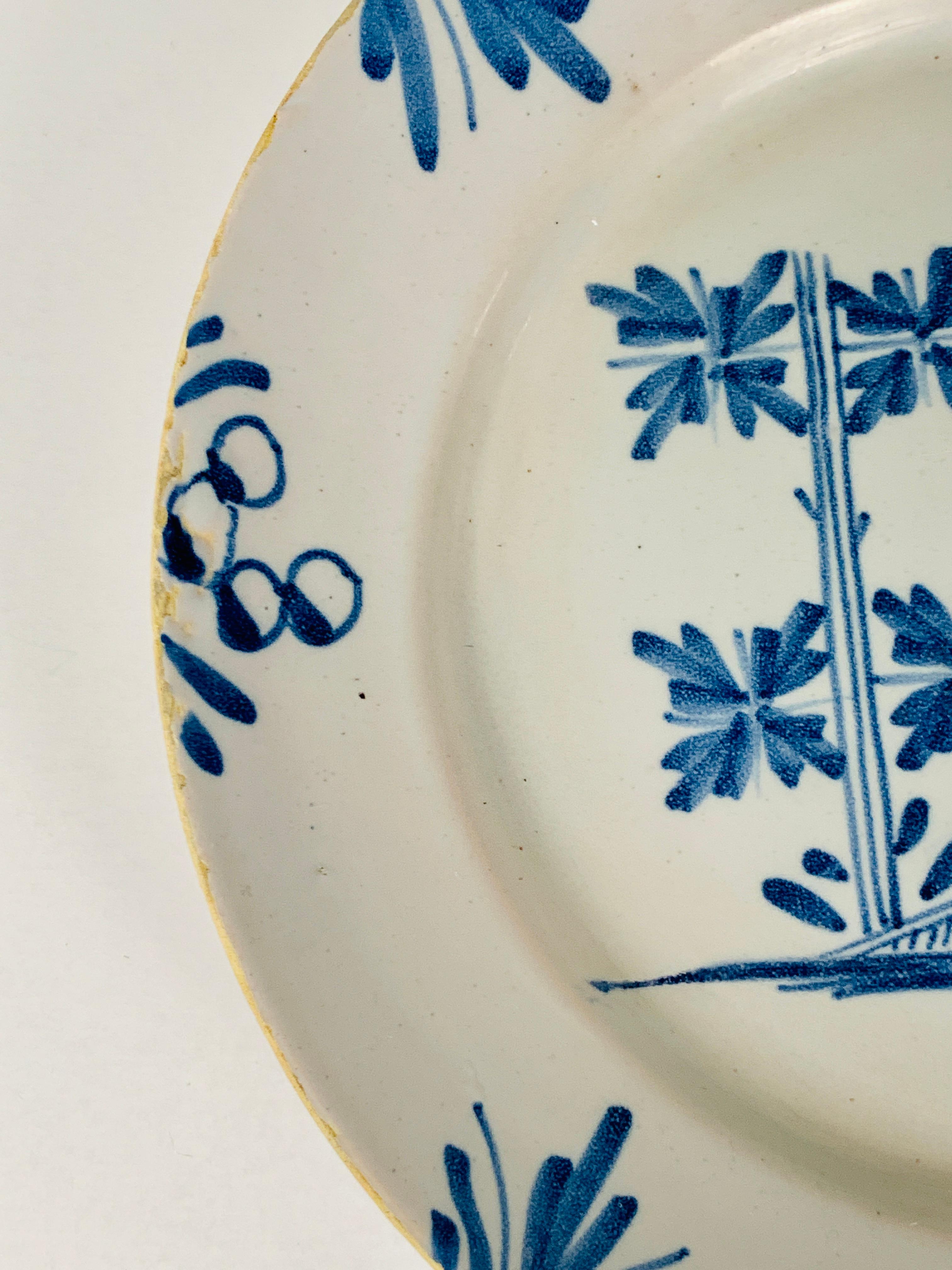 Small Blue and White Hand-Painted Delft Plate Made, circa 1740 In Good Condition In Katonah, NY