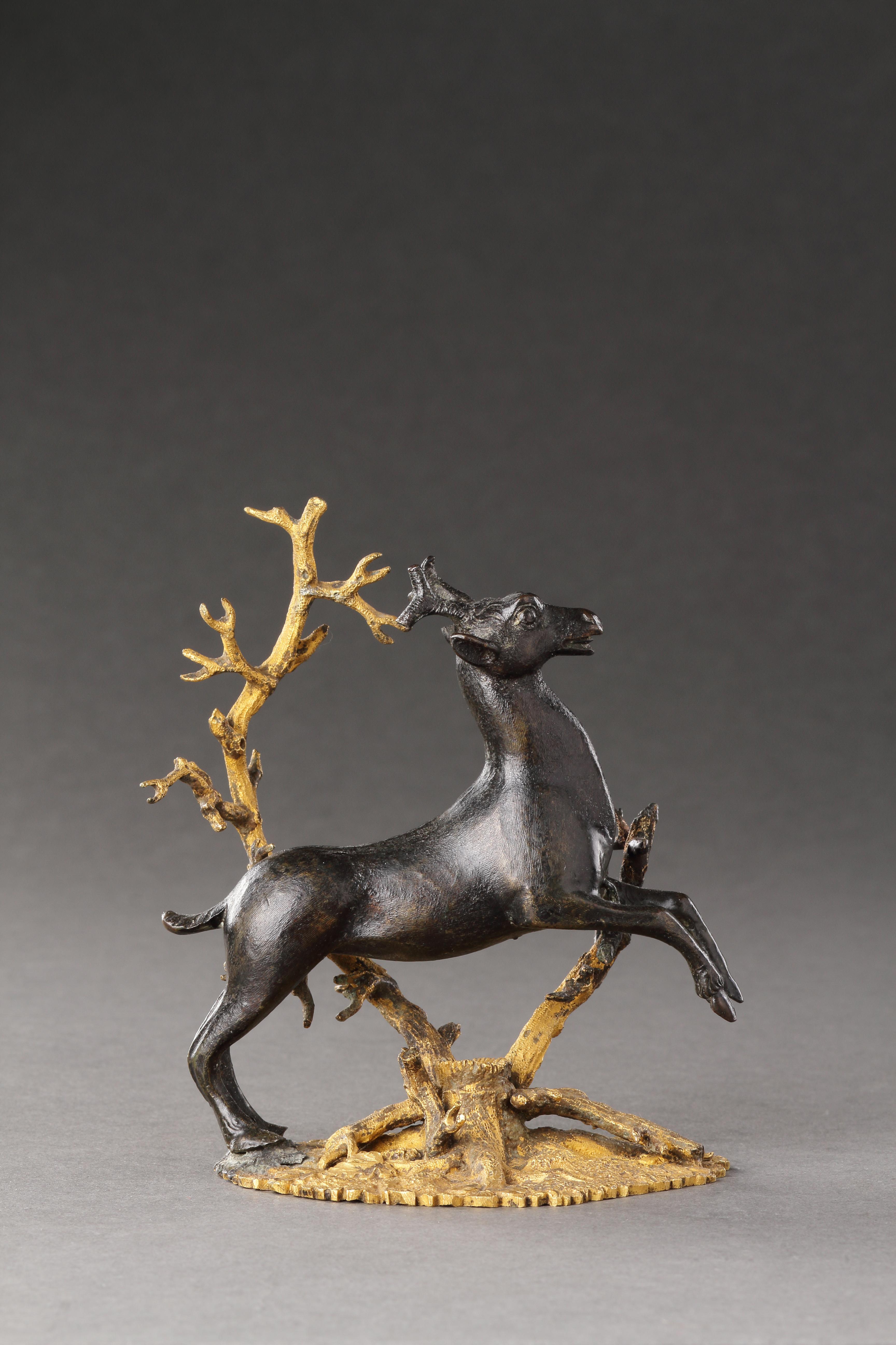 Un piccolo gruppo di bronzo con un cervo al galoppo
Bronzo, bronzo dorato
Germania meridionale; Norimberga o Augusta
Fine del XVII secolo / CIRCA 1620

DIMENSIONE: 12 cm di altezza - 4¾ ins di altezza

Questo gruppo in bronzo, realizzato nella