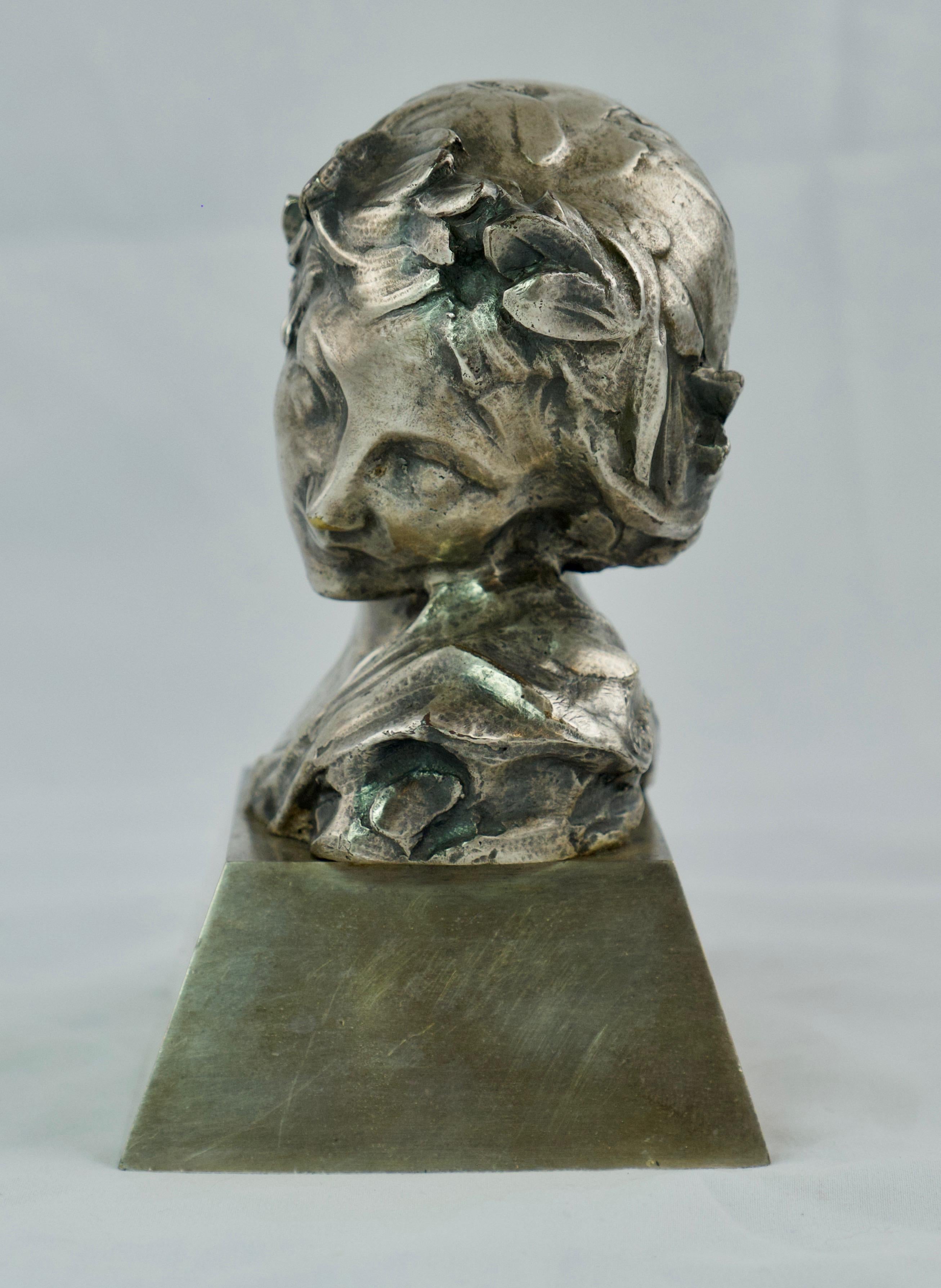 A small bust of a woman head made of silvered bronze. Signed on the back but we do not know by who. A truly nice piece of art.
  