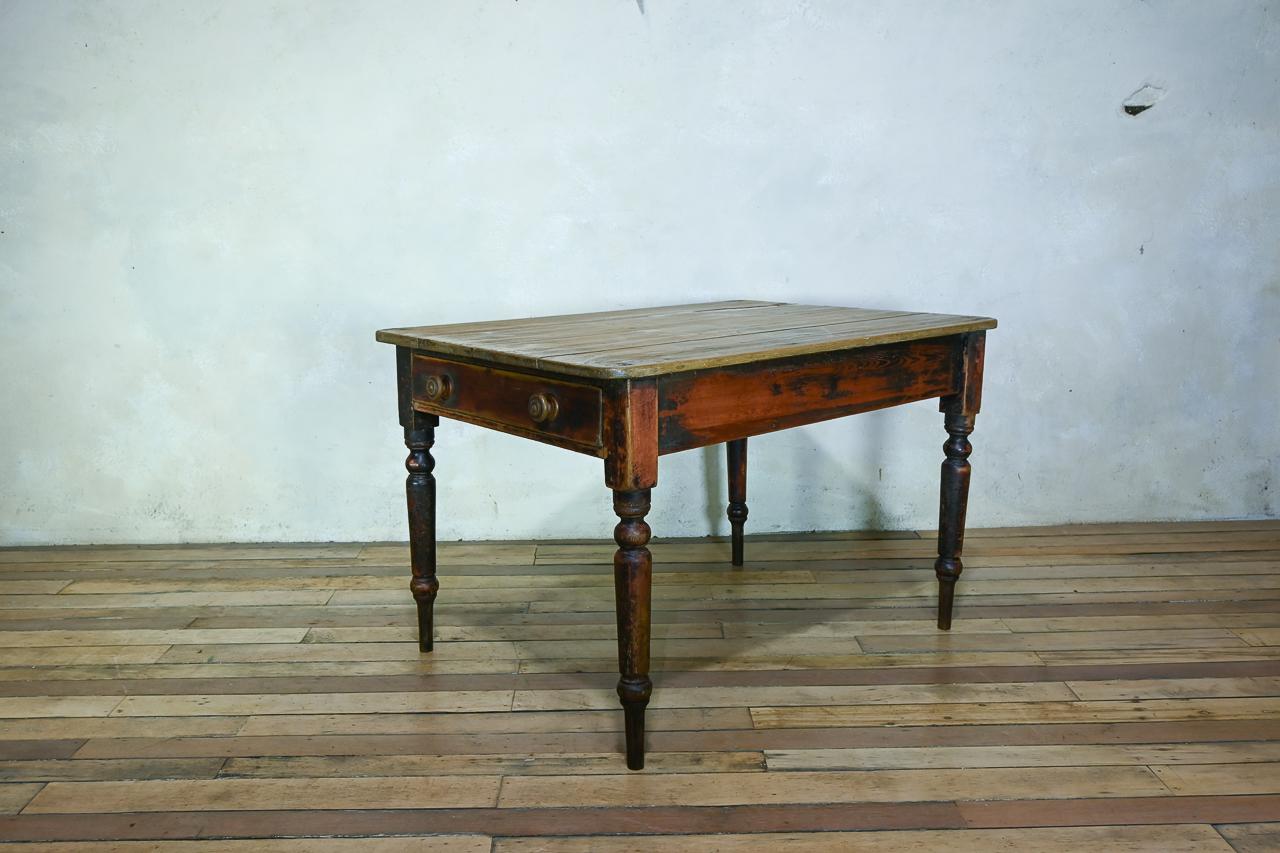 A Small Scrub Top Charming Early 19th Century Farmhouse Kitchen Table In Good Condition In Basingstoke, Hampshire