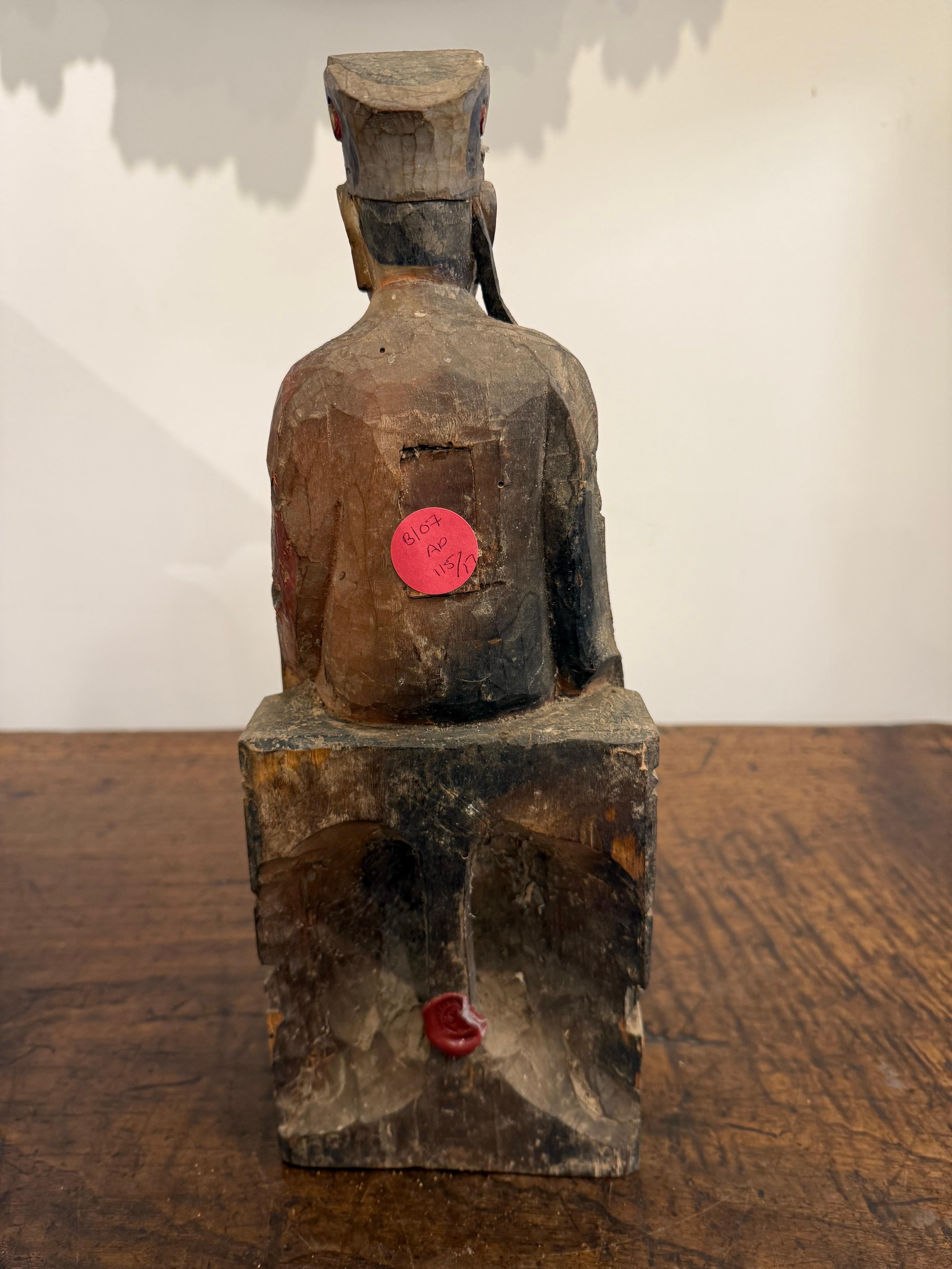 Petite figurine chinoise en bois sculpté et polychrome, dynastie Ming Bon état - En vente à ARMADALE, VIC