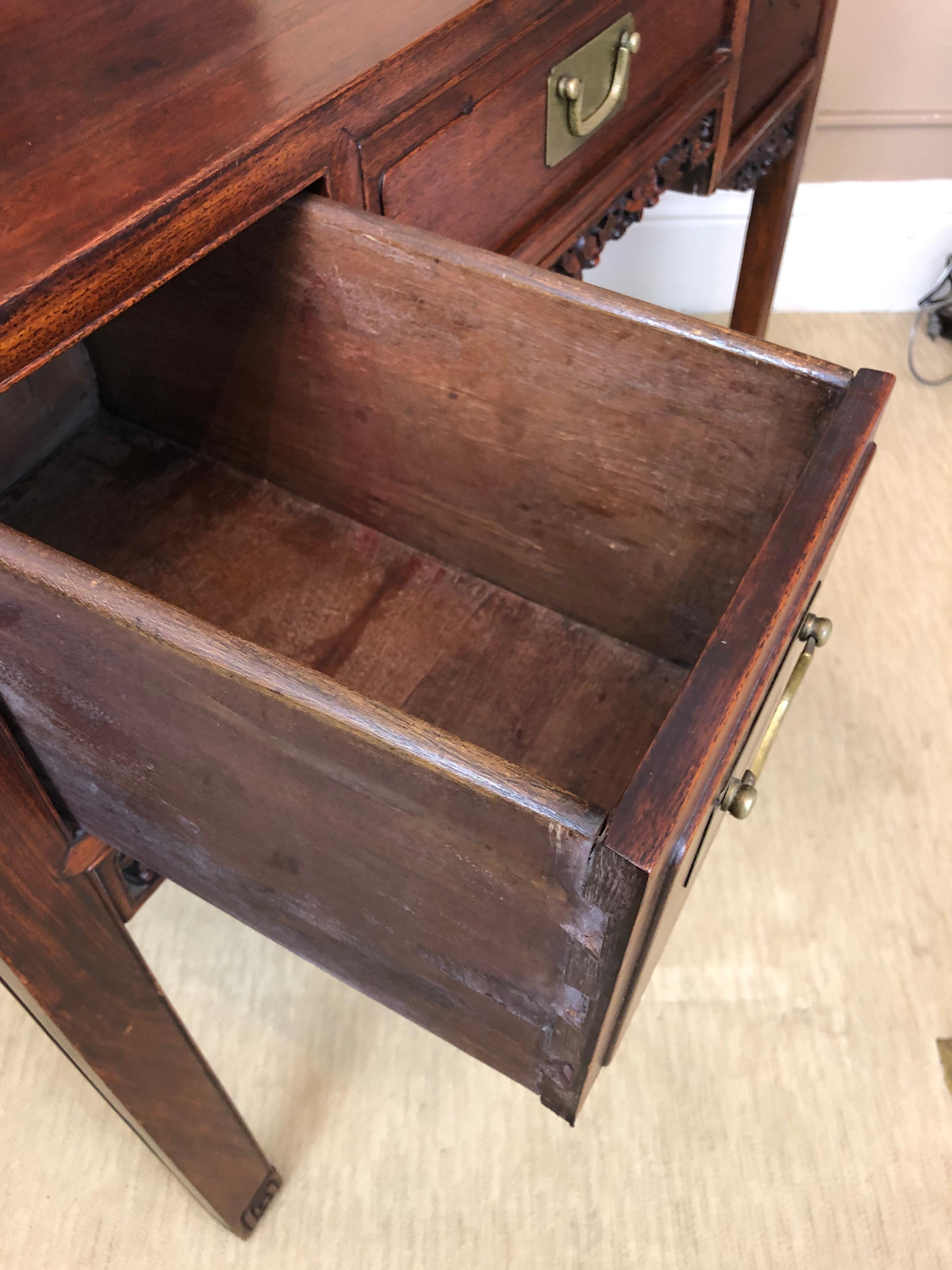 Small Chinese Rosewood Desk, Late Qing Dynasty For Sale 4