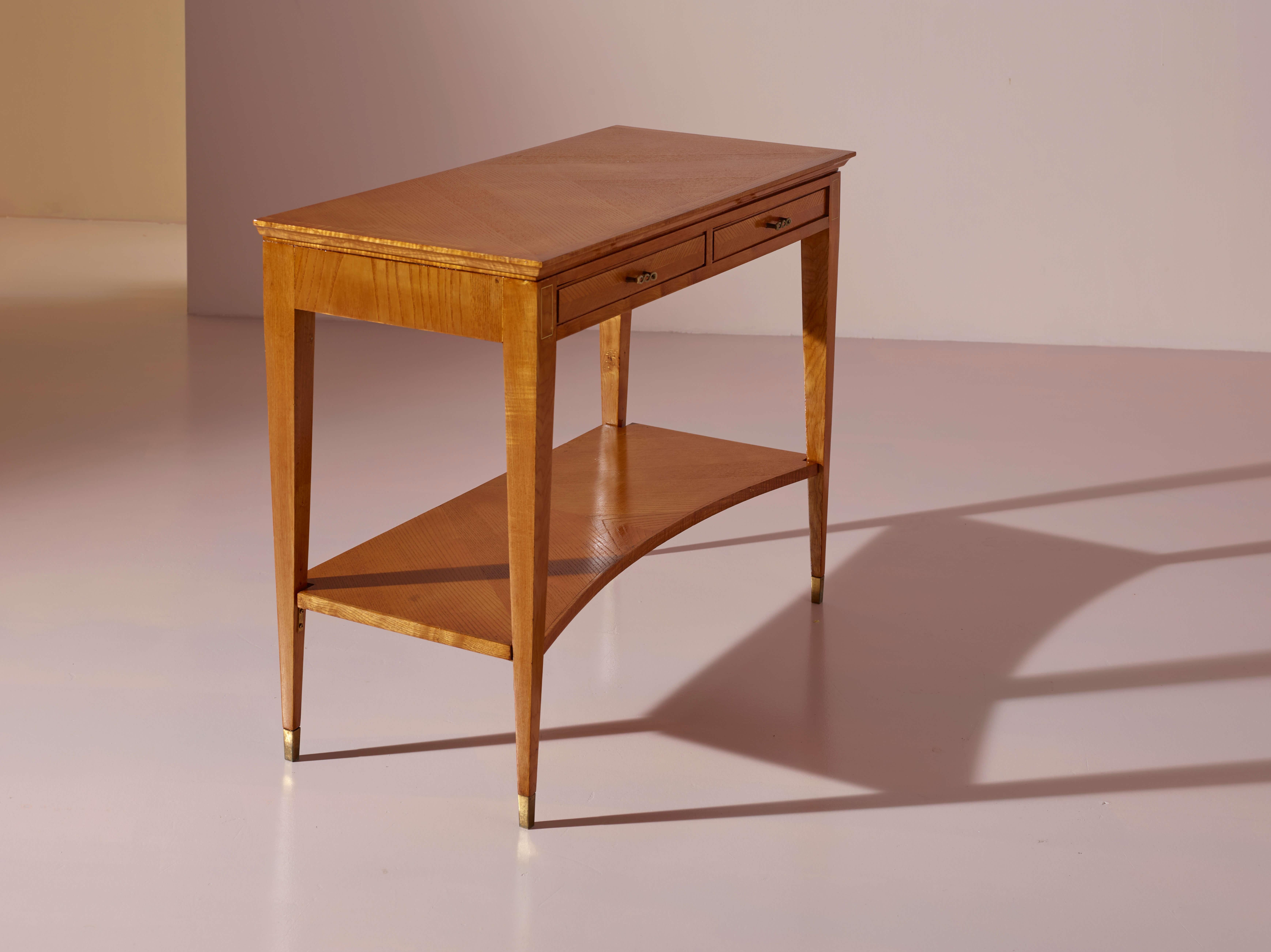 Kleiner Konsolentisch mit Schubladen aus Eschenholz, italienische Herstellung, 1950er Jahre im Angebot 1