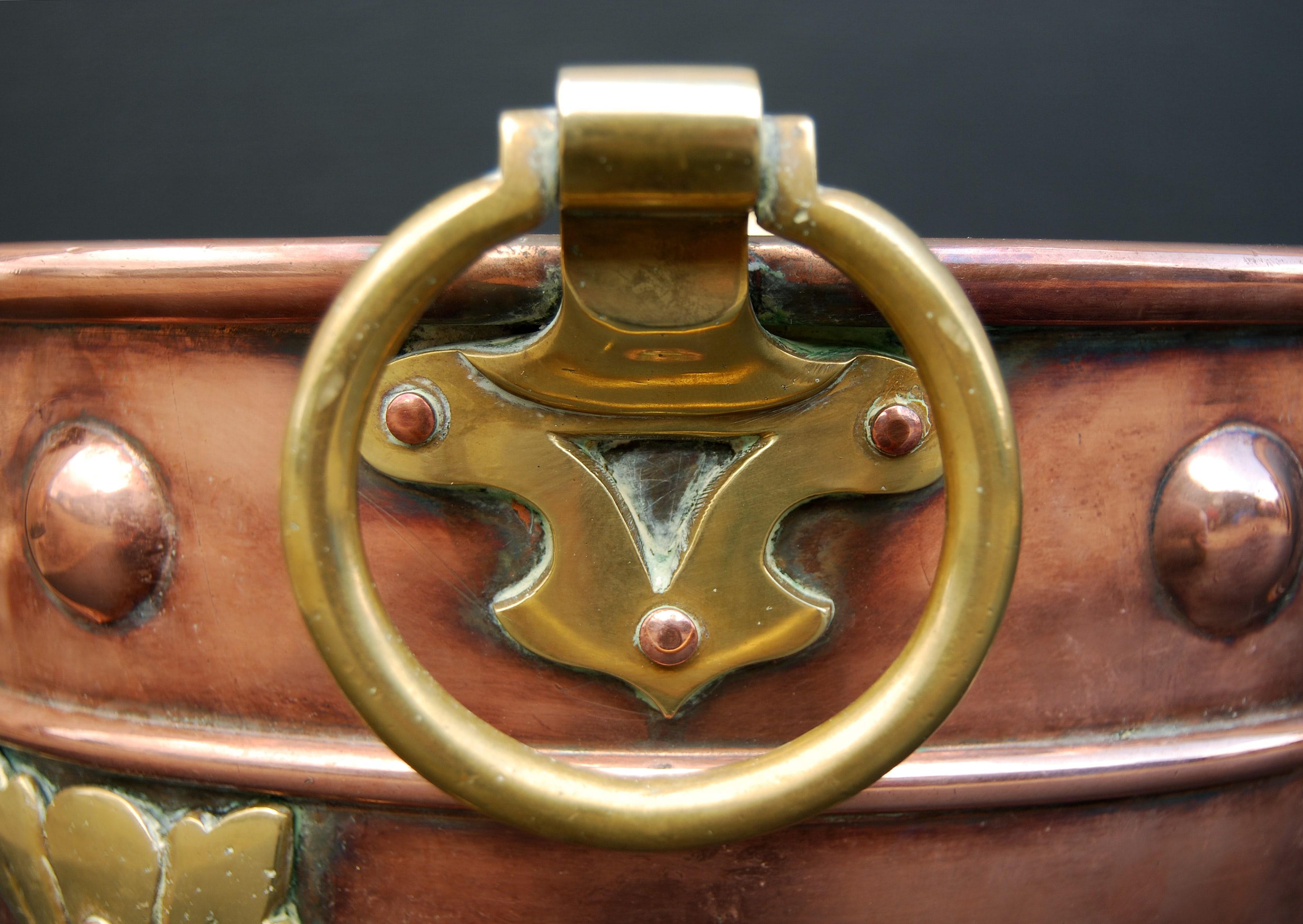 A 19th century (c. 1860) copper coal bucket with shaped brass legs and ring handles.

Measures: 12.75