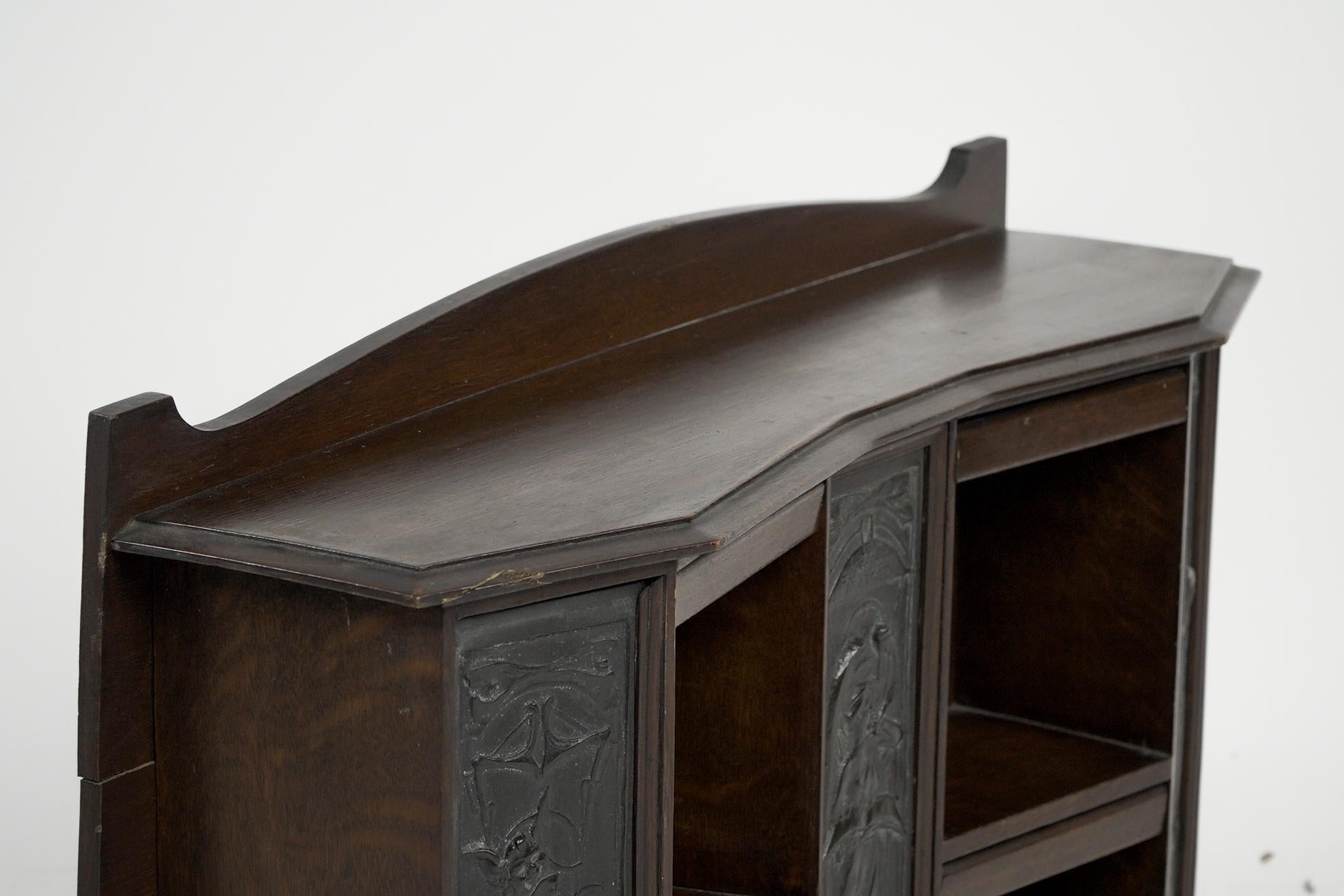 Arts and Crafts oak desk top bookcase with 3 bronze Art Nouveau period plaques. For Sale 1
