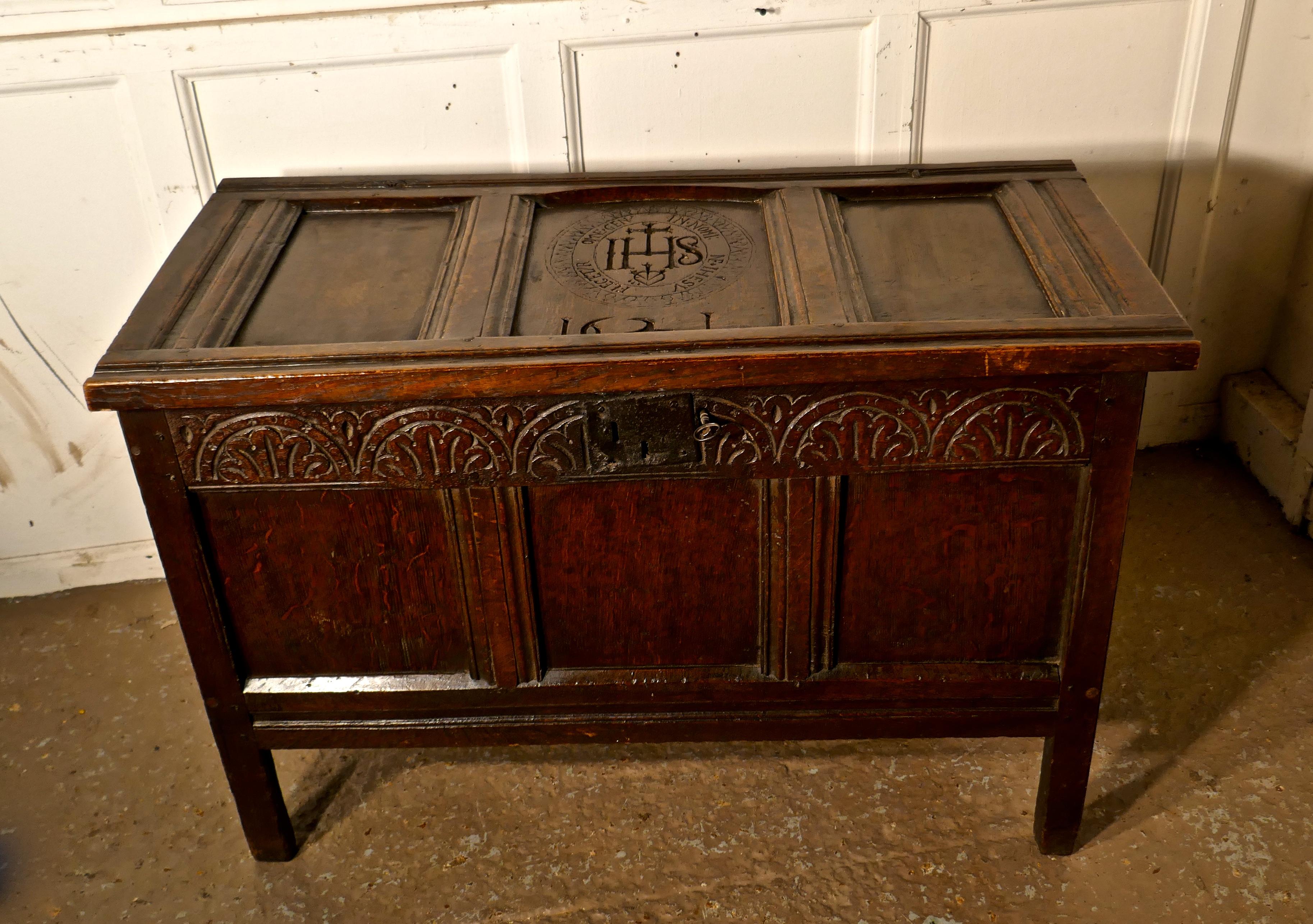 Small Early 17th Century Carved Oak Coffer, 1621 3