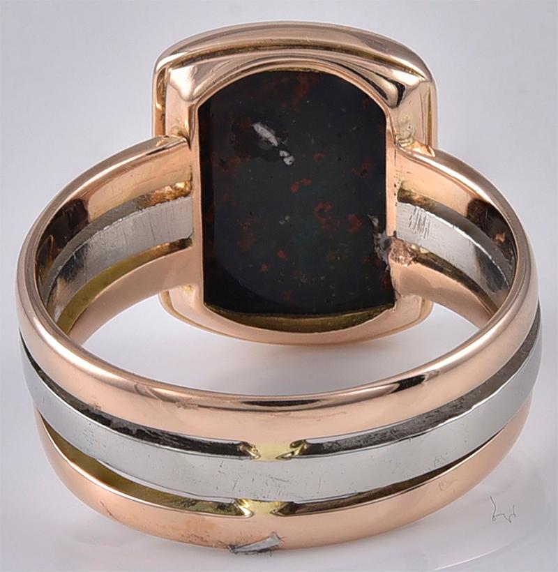 Women's or Men's Small Edwardian 18 Karat Two-Colour Gold and Bloodstone Intaglio Ring For Sale