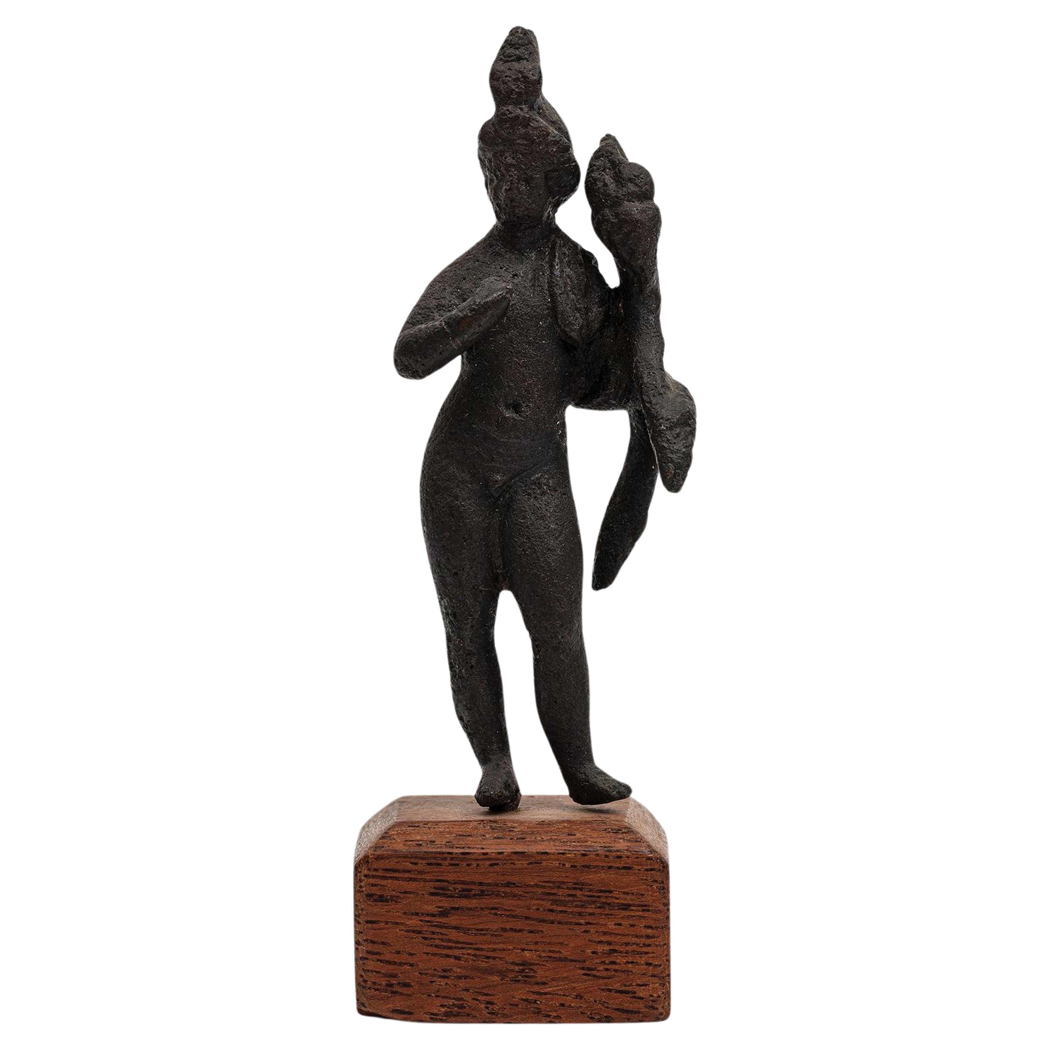 Petite statue égyptienne en bronze représentant Harpocrates, période romaine en vente