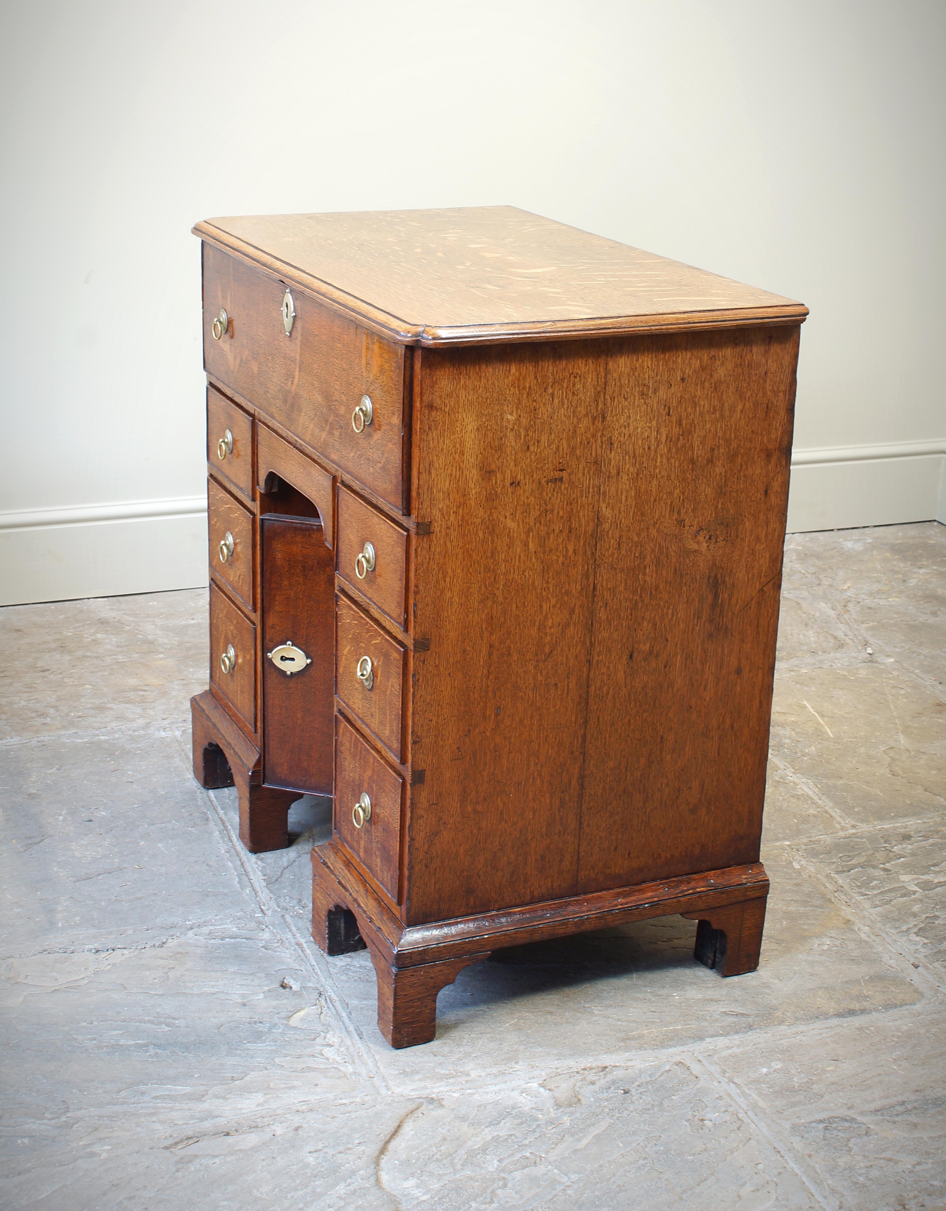 A Small English 18th Century Oak Secretaire Kneehole Desk For Sale 11