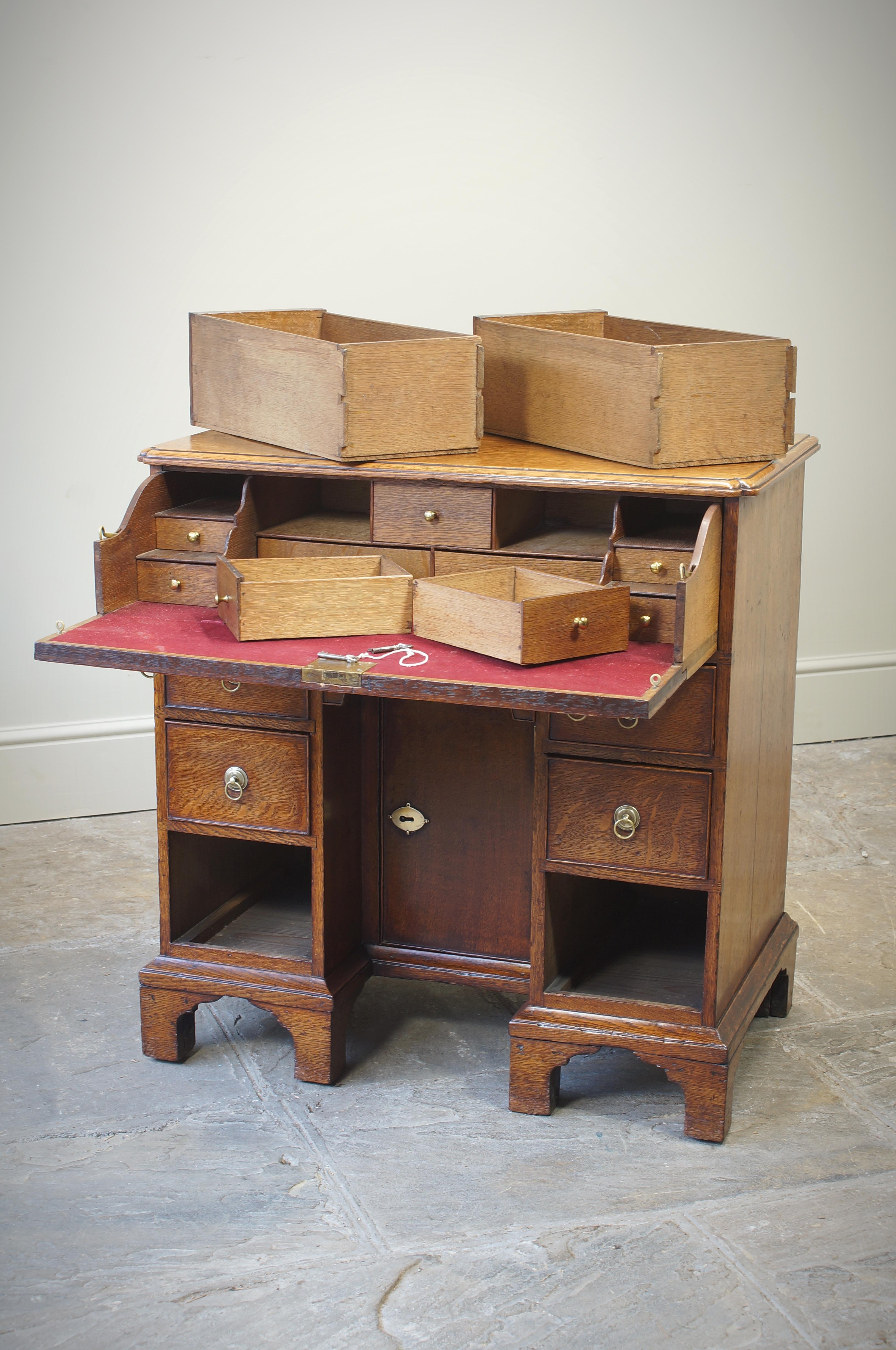 A Small English 18th Century Oak Secretaire Kneehole Desk In Good Condition For Sale In Skipton, GB