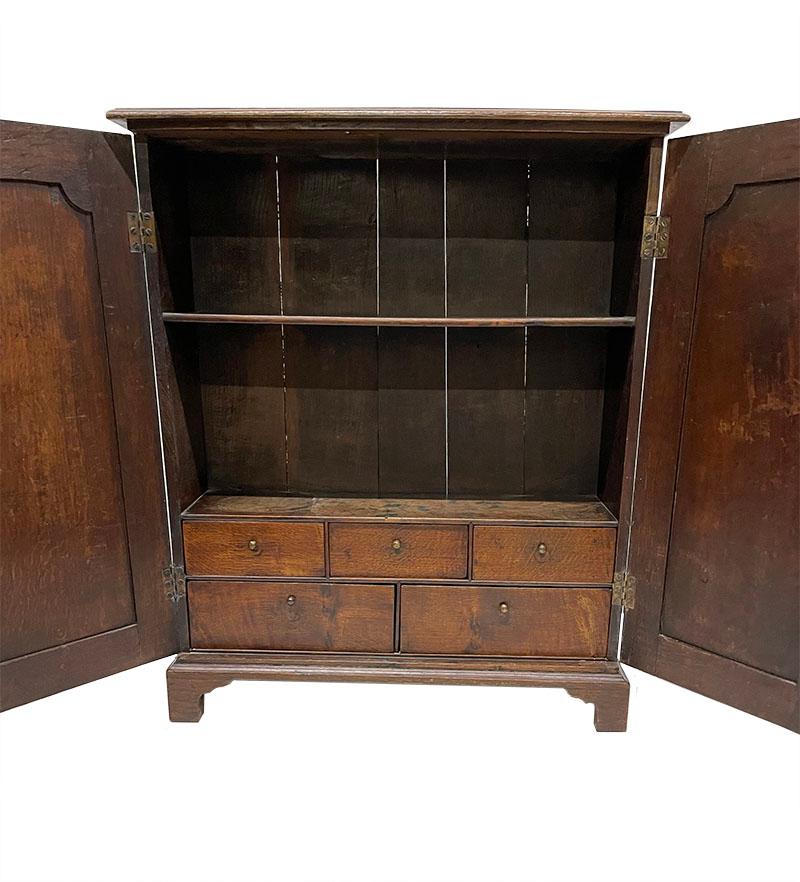 Small English 2 Doors with Interior Oak Wall Cupboard, Ca 1820 In Good Condition For Sale In Delft, NL