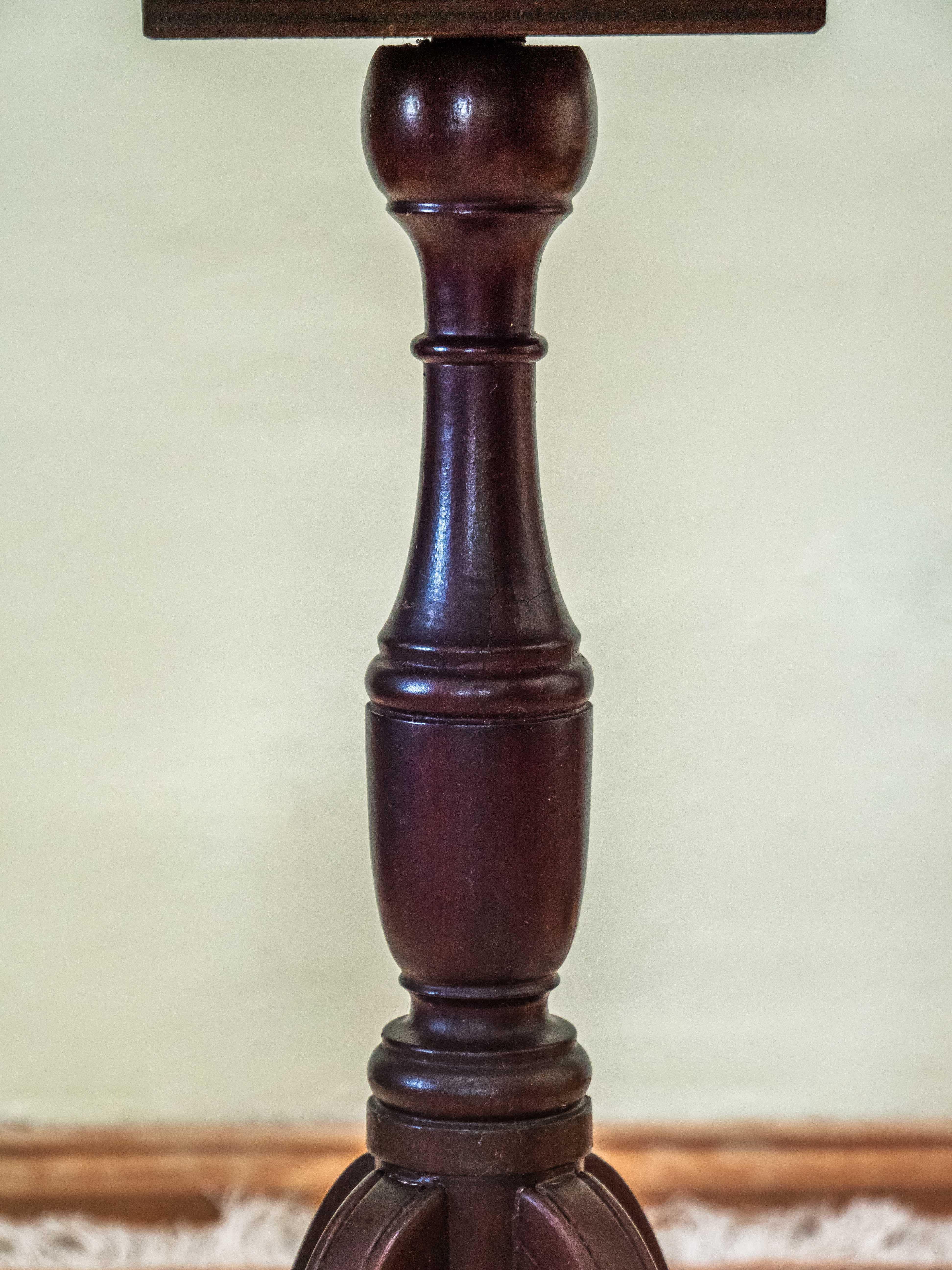 Late 20th Century A small English side table For Sale