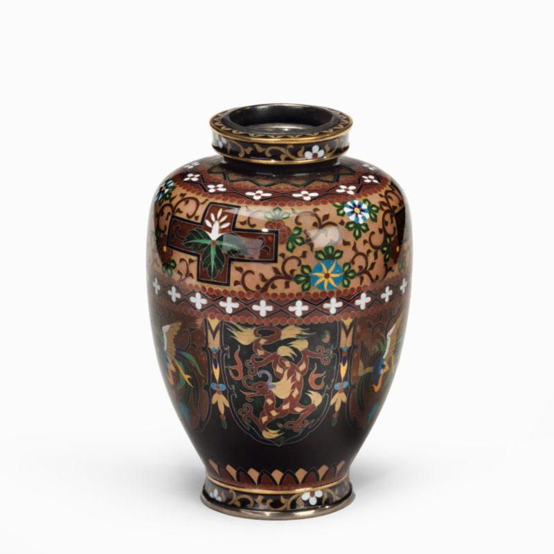 A small fine quality Meiji period cloisonné enamel vase In Good Condition For Sale In Lymington, Hampshire
