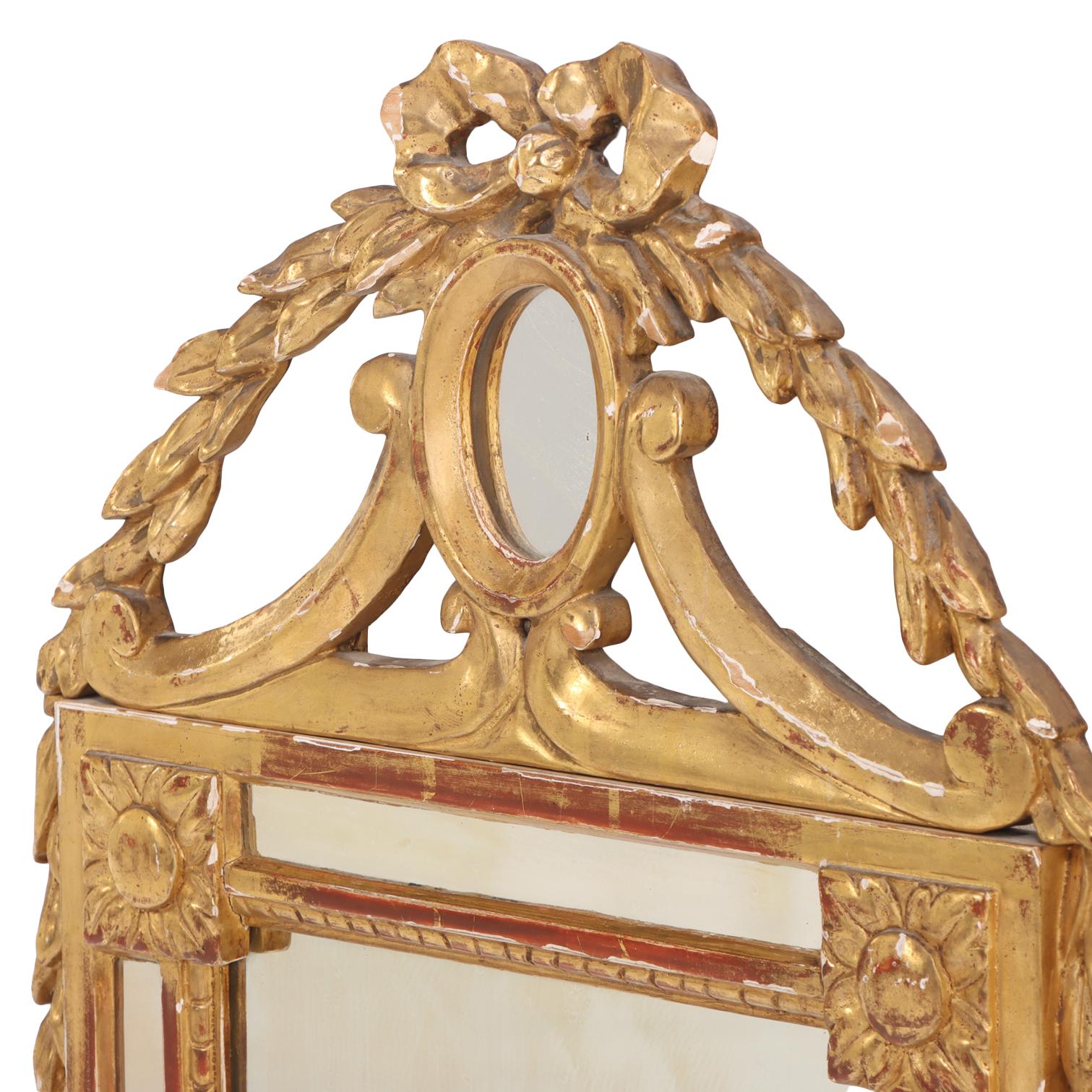 Kleiner französischer Spiegel aus Giltwood, um 1880. im Angebot 1