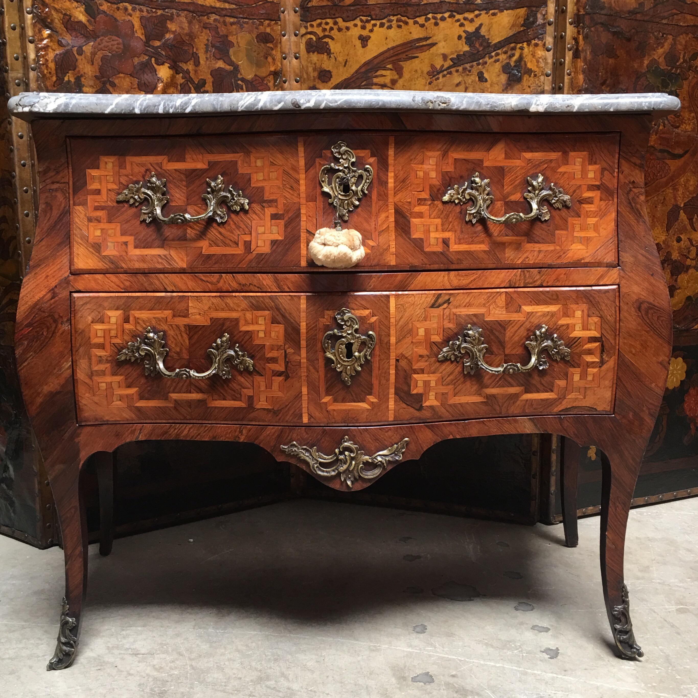 An 18th century small French Louis XV kingwood  marquetry commode with marble top.
The gorgeous commode has a lovely  geometric key design, made from kingwood veneer, around each drawer and sides. The marble top is mottled grey and white with