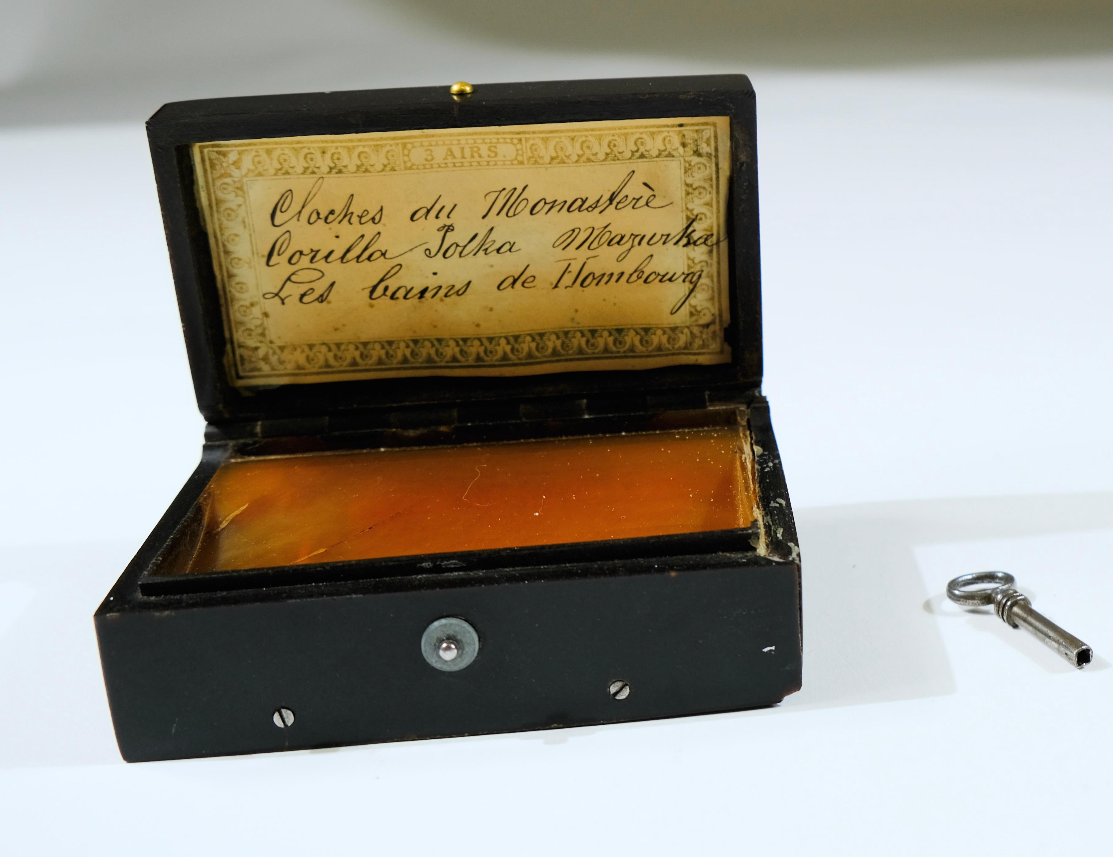 A small French music box, 19th c For Sale 3