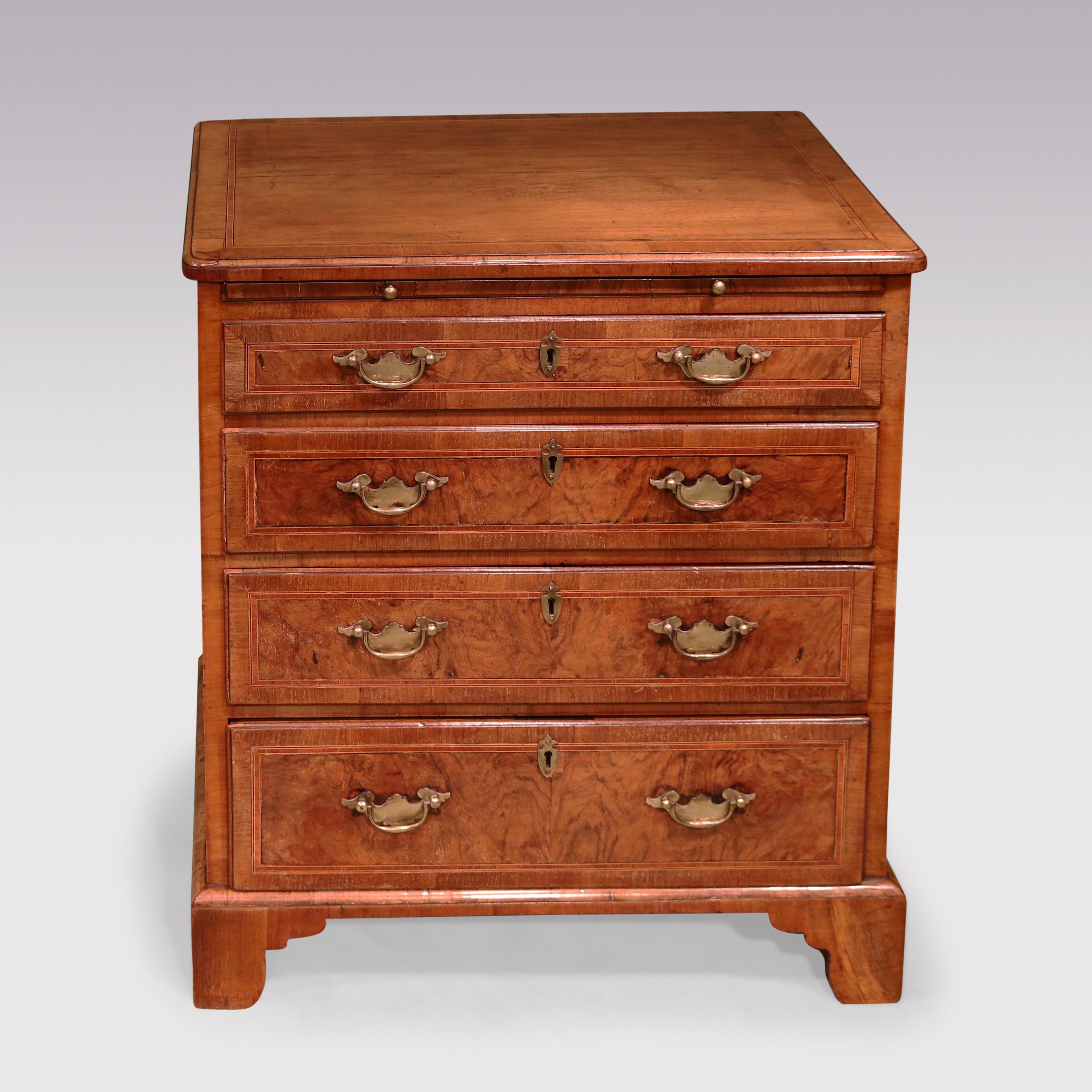 Small George II Period Walnut Chest of Drawers In Good Condition In London, GB
