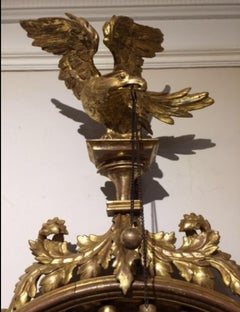 Piccolo specchio convesso dorato e intagliato del periodo della Reggenza