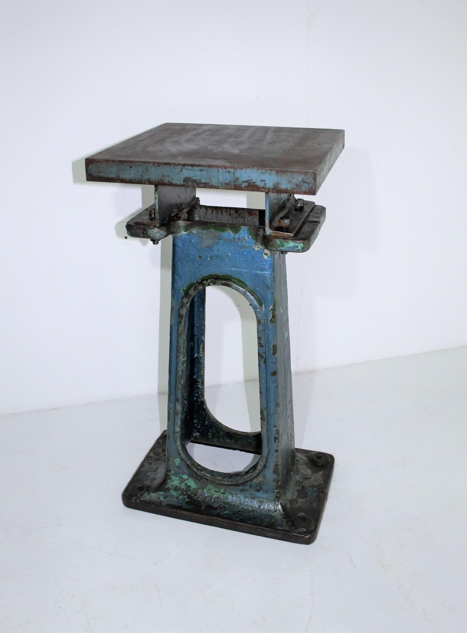 Small Industrial Heavy Form Cat Iron Engineers Table Superb Patina Colour 4