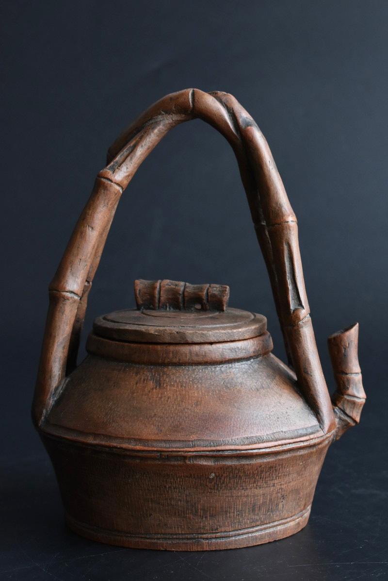 Small Japanese Kettle Made by Carving Bamboo/Sculpture / Meiji Era-Early Showa In Good Condition In Sammu-shi, Chiba