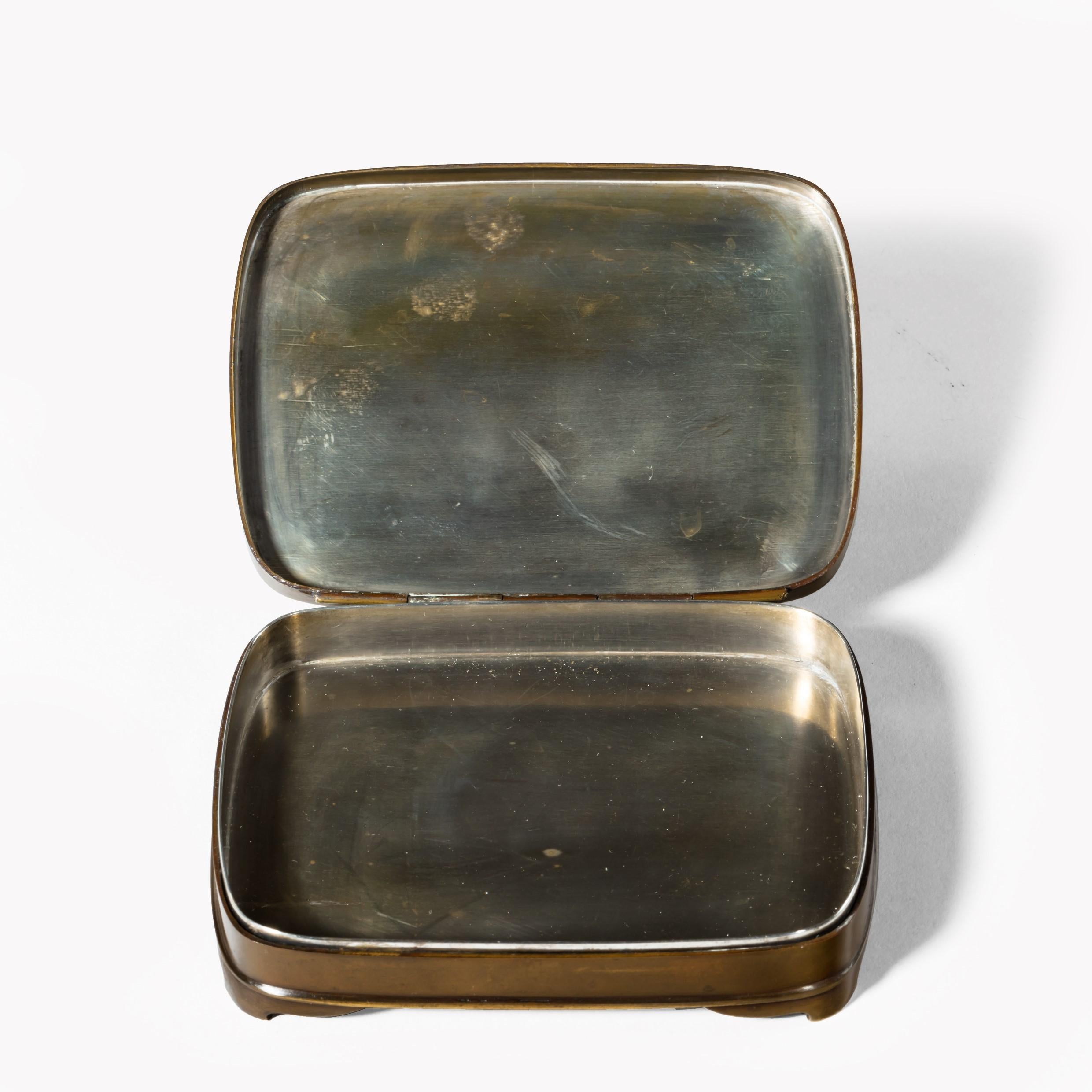Petite boîte en métal mélangé de la période Meiji de Tadakazu Bon état - En vente à Lymington, Hampshire