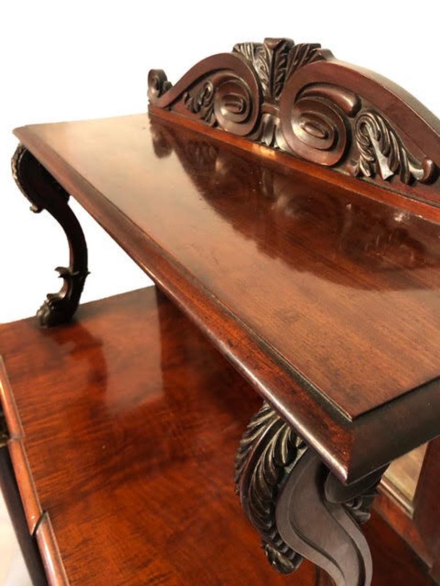 Petite table d'appoint/console en acajou avec miroir, vers 1840 en vente 3