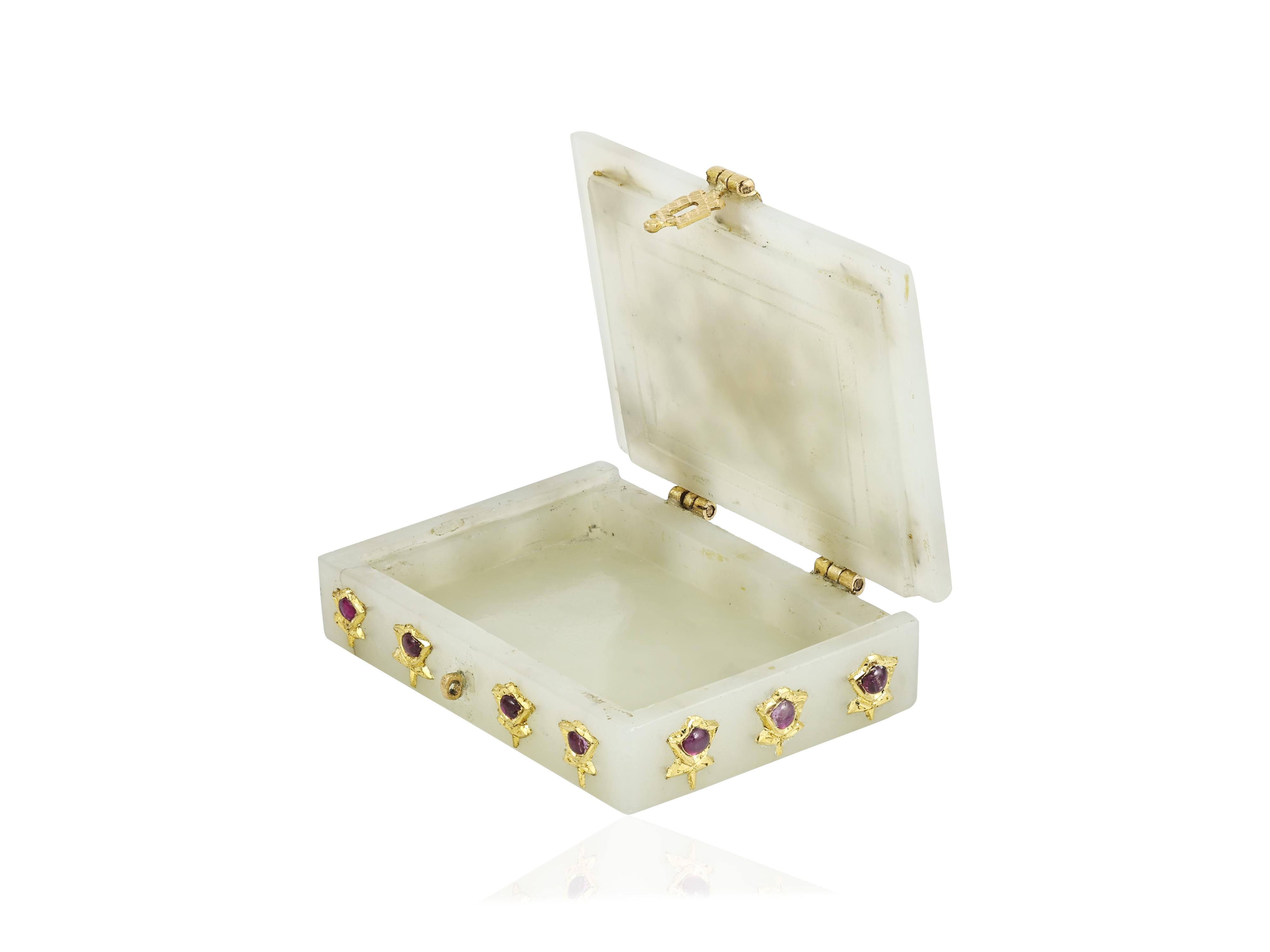 Men's A small Mughal gold jade box with rubies and diamond