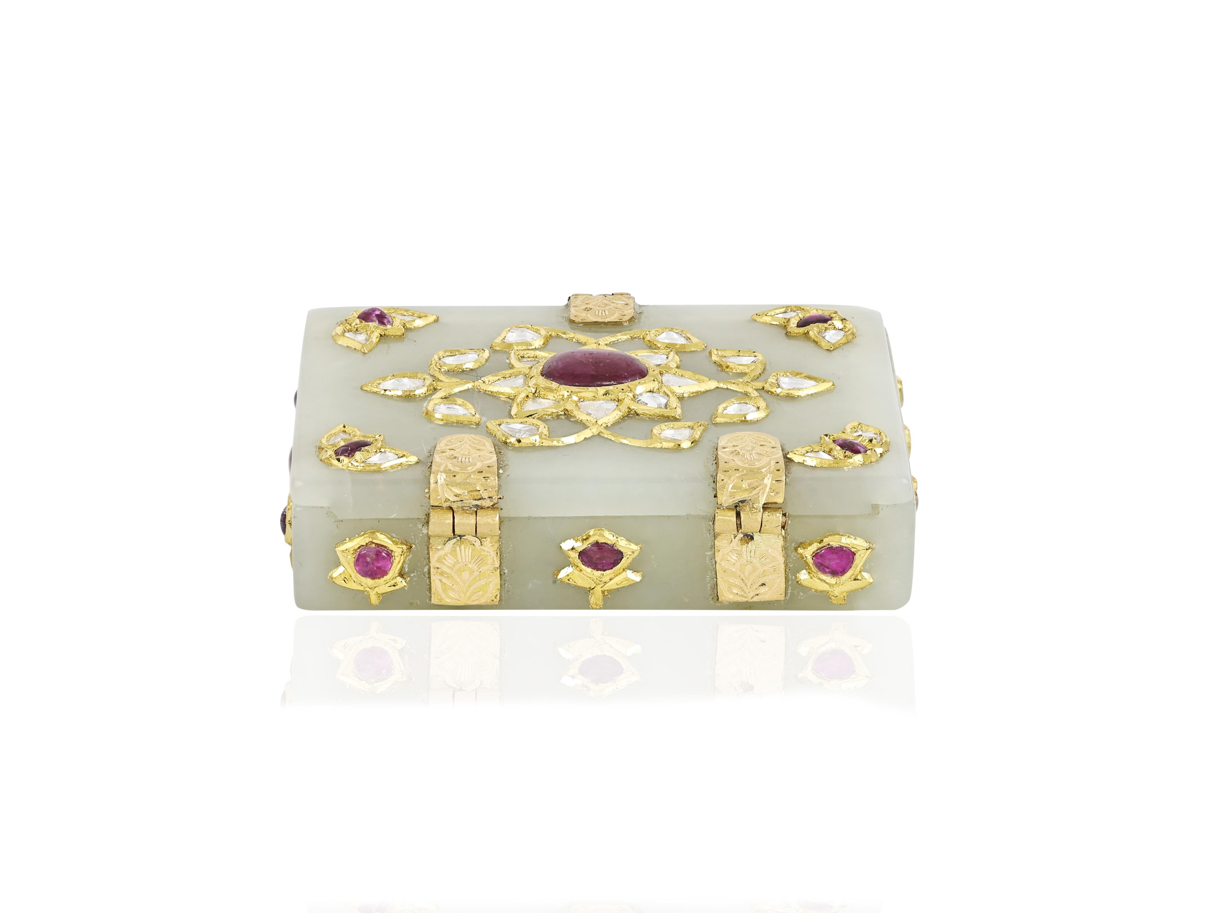 A small Mughal gold jade box with rubies and diamond 1