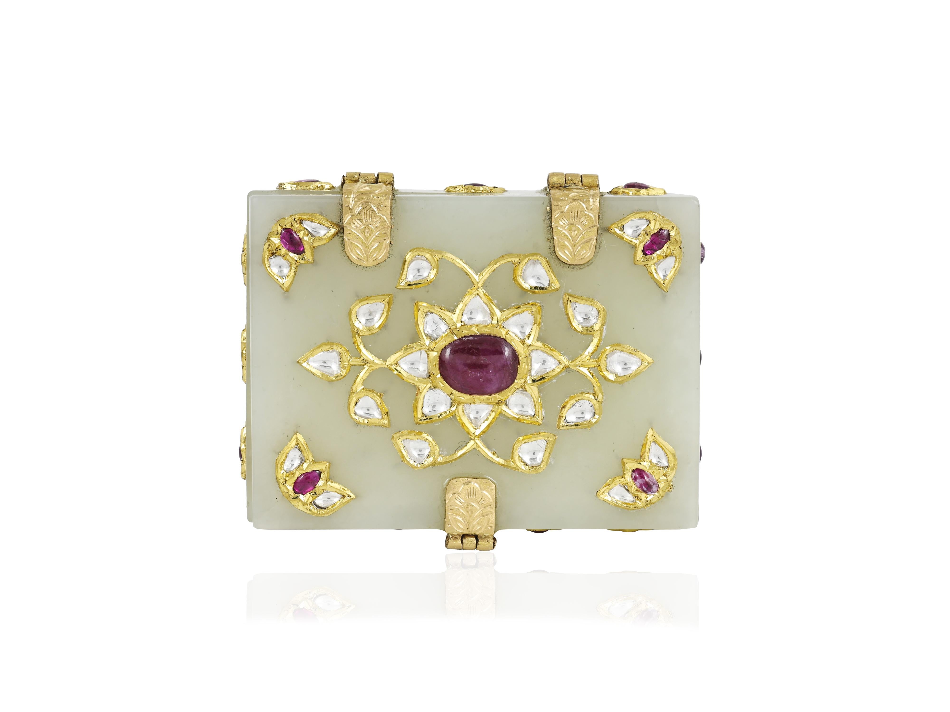 A small Mughal gold jade box with rubies and diamond 2