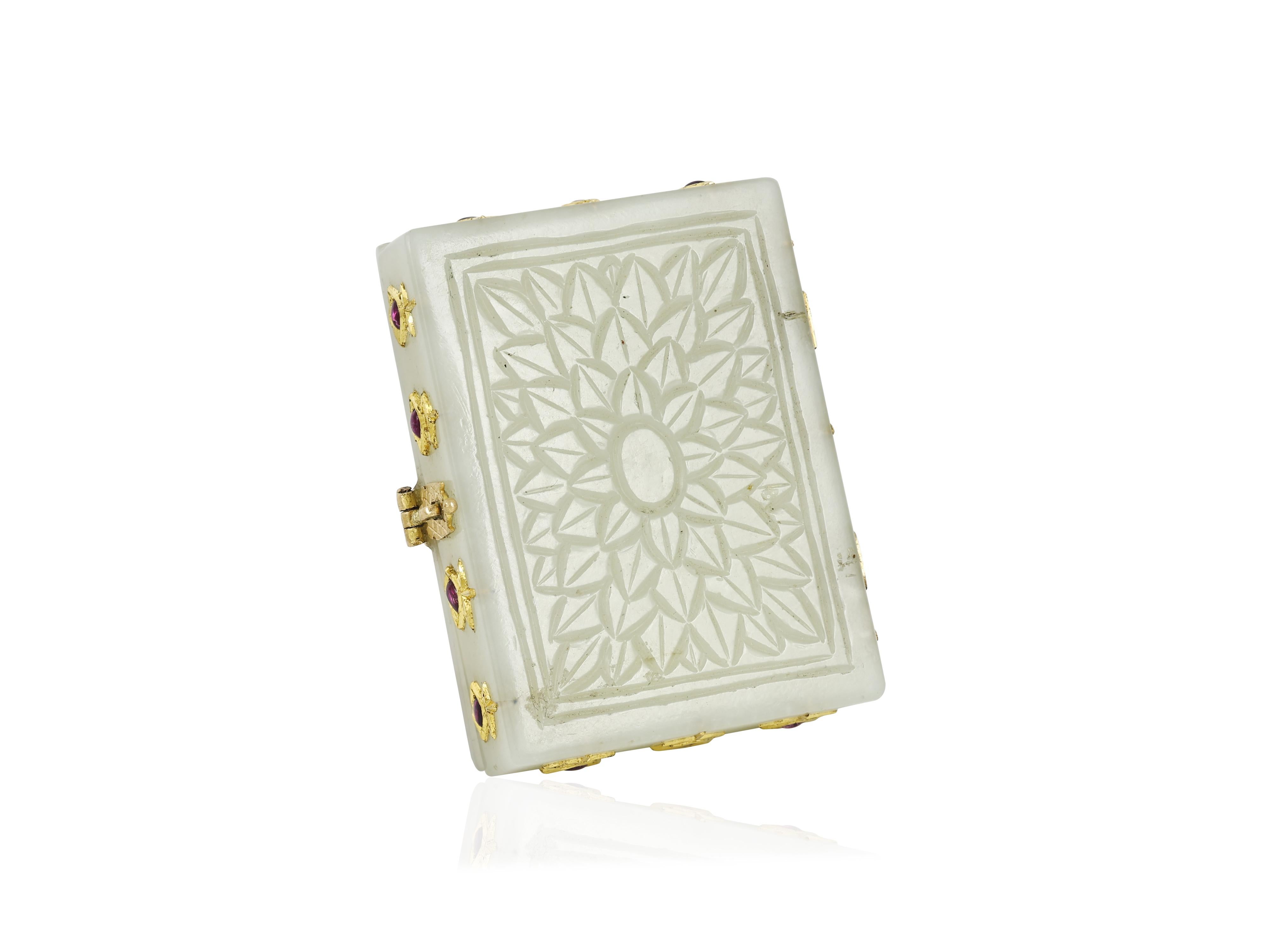 A small Mughal gold jade box with rubies and diamond 3