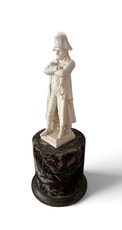 Une petite figurine de Napoléon Bonaparte en biscuit, vers 1900