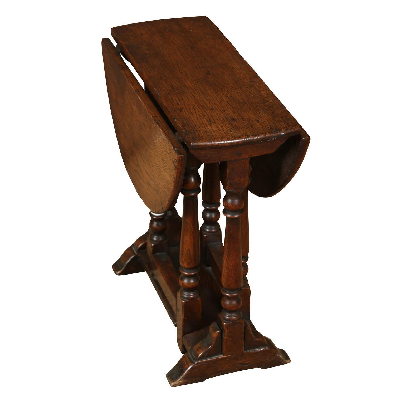 A Small Oak Side Table 1