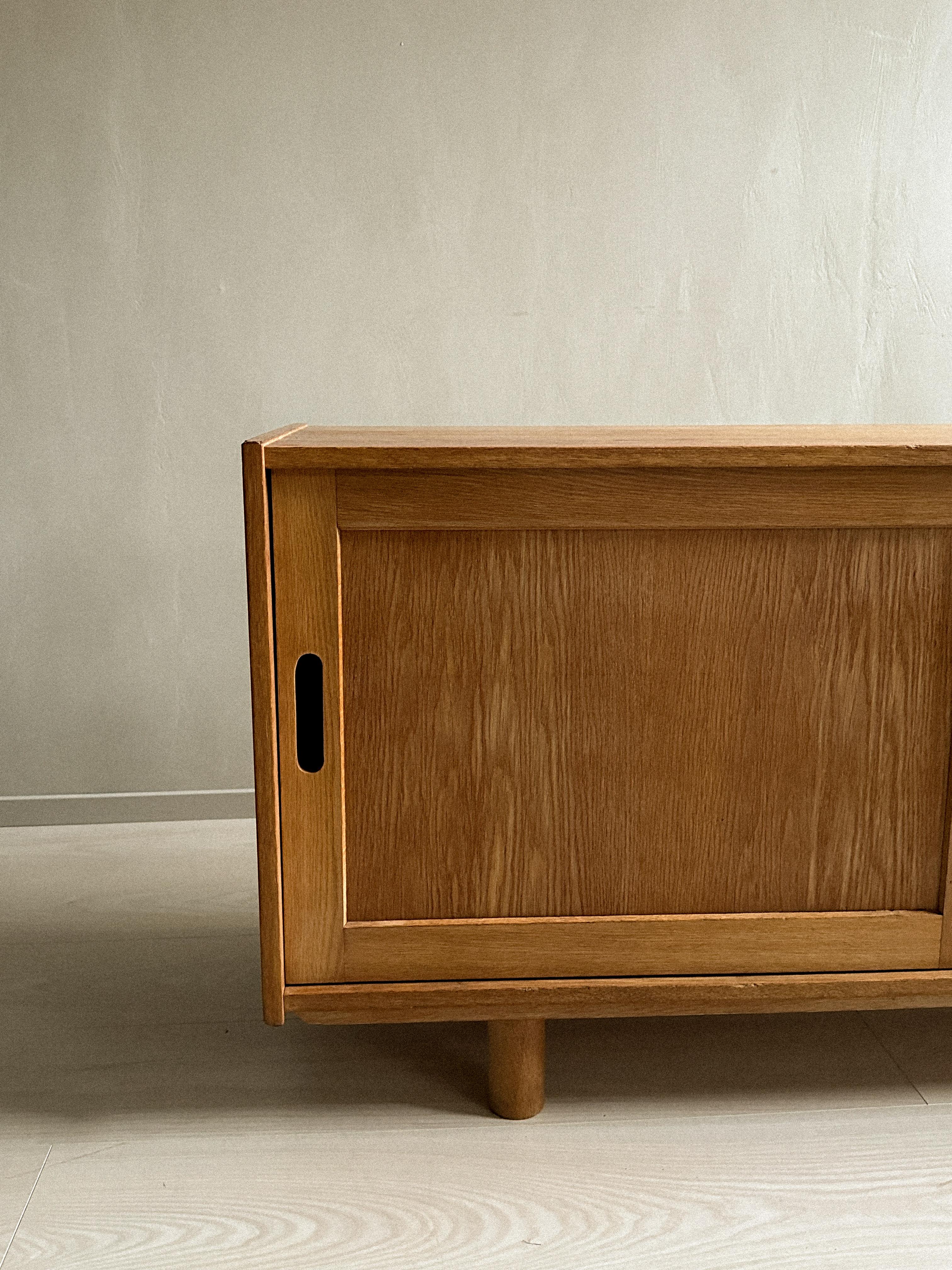 A small oak sideboard with round feet, Norway c. 1960s For Sale 6