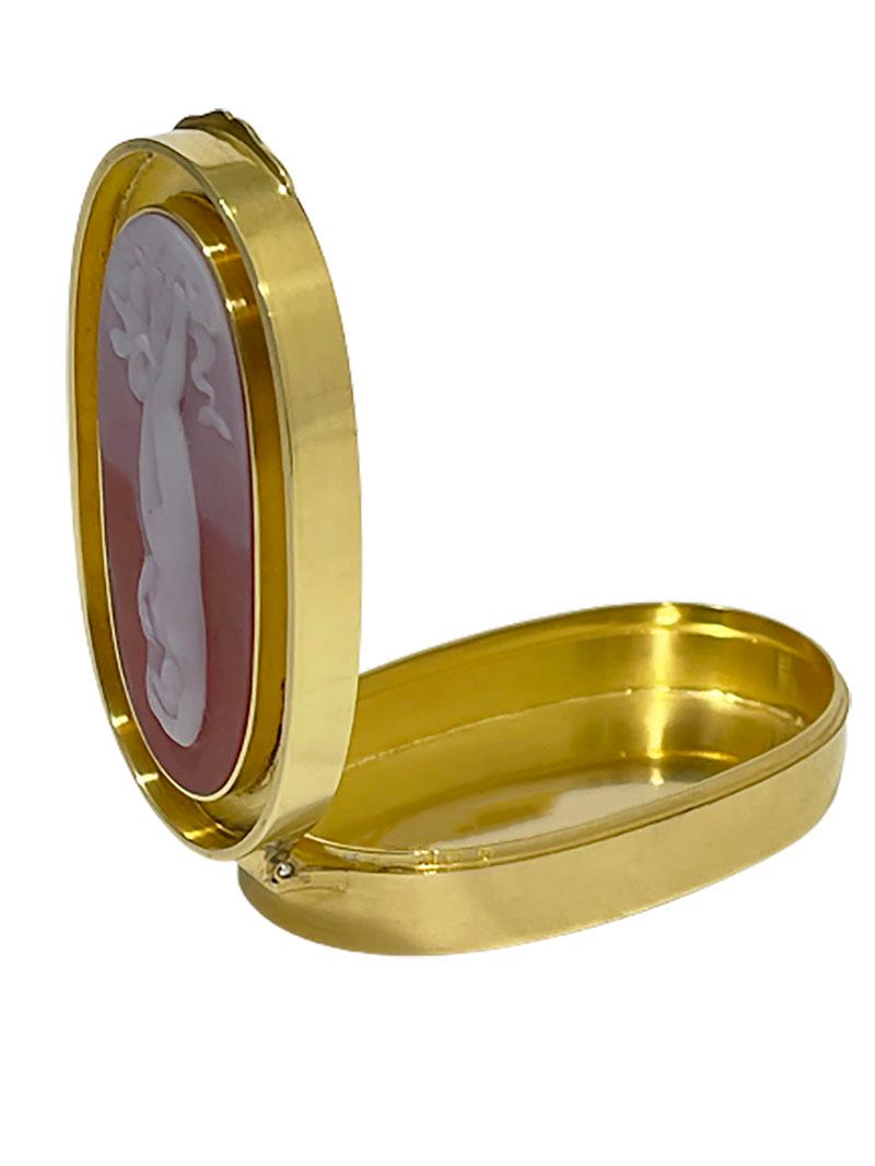 Petite boîte ovale hollandaise en métal argenté et or avec une scène de naissance de Vénus Bon état - En vente à Delft, NL