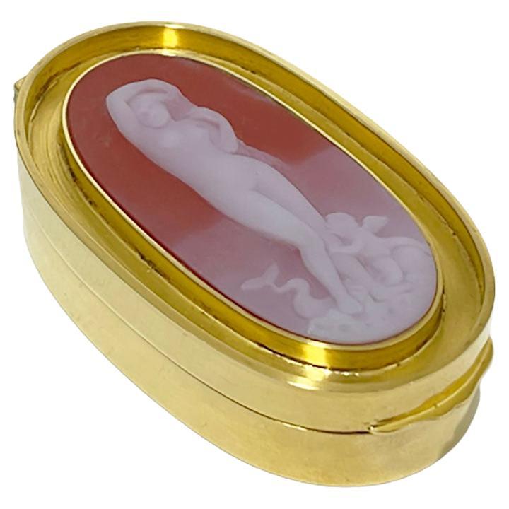 Petite boîte ovale hollandaise en métal argenté et or avec une scène de naissance de Vénus