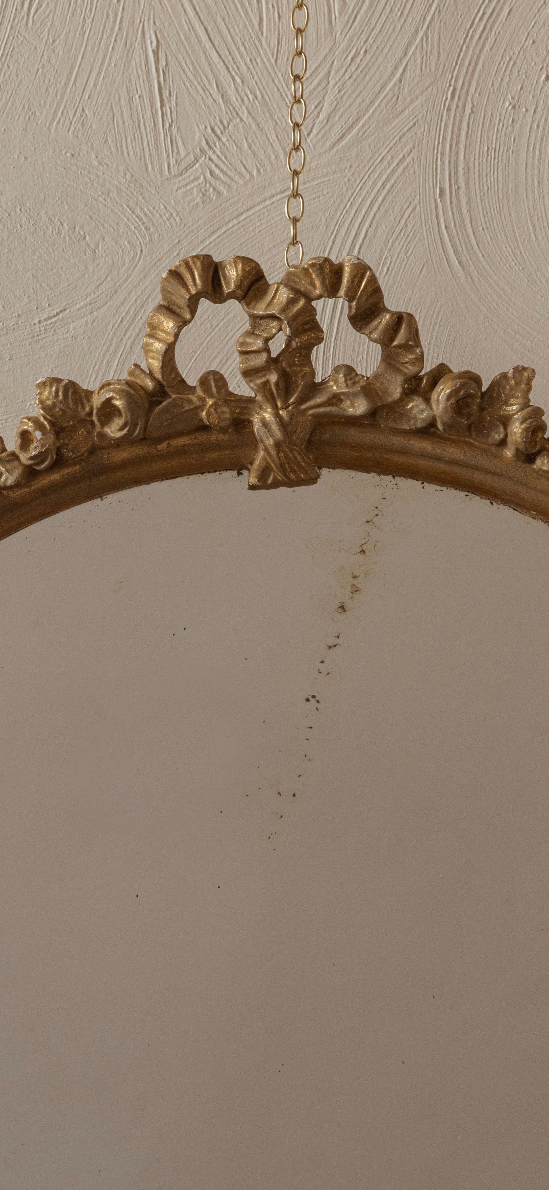 A Small Oval Mirror In Good Condition For Sale In Shipston-On-Stour, GB