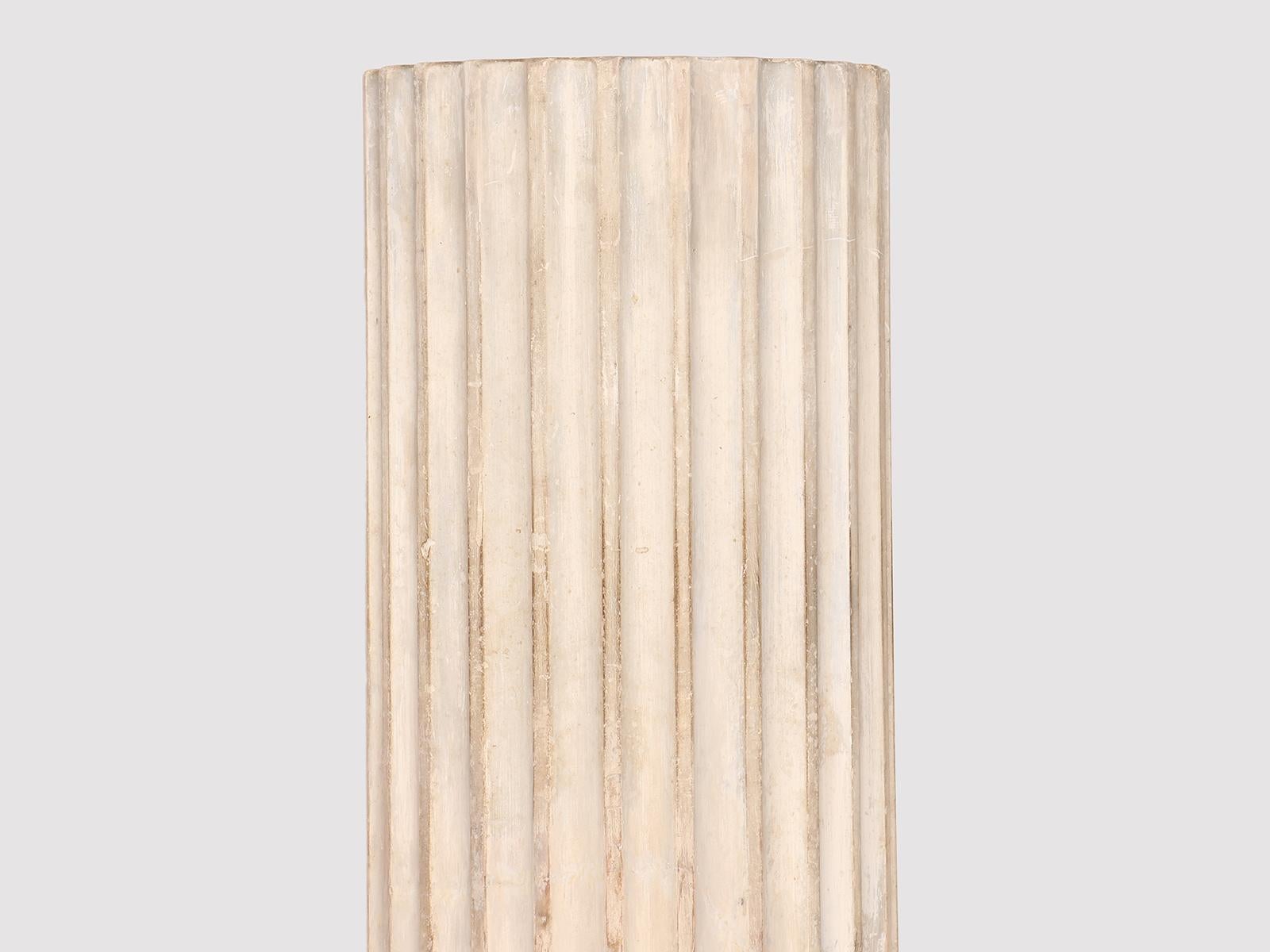 A model of a small column made of scagliola plaster, toric base and vertical grooves. Cast for the teaching drawing in the academy. Original patina. France second half of the 19th century.

