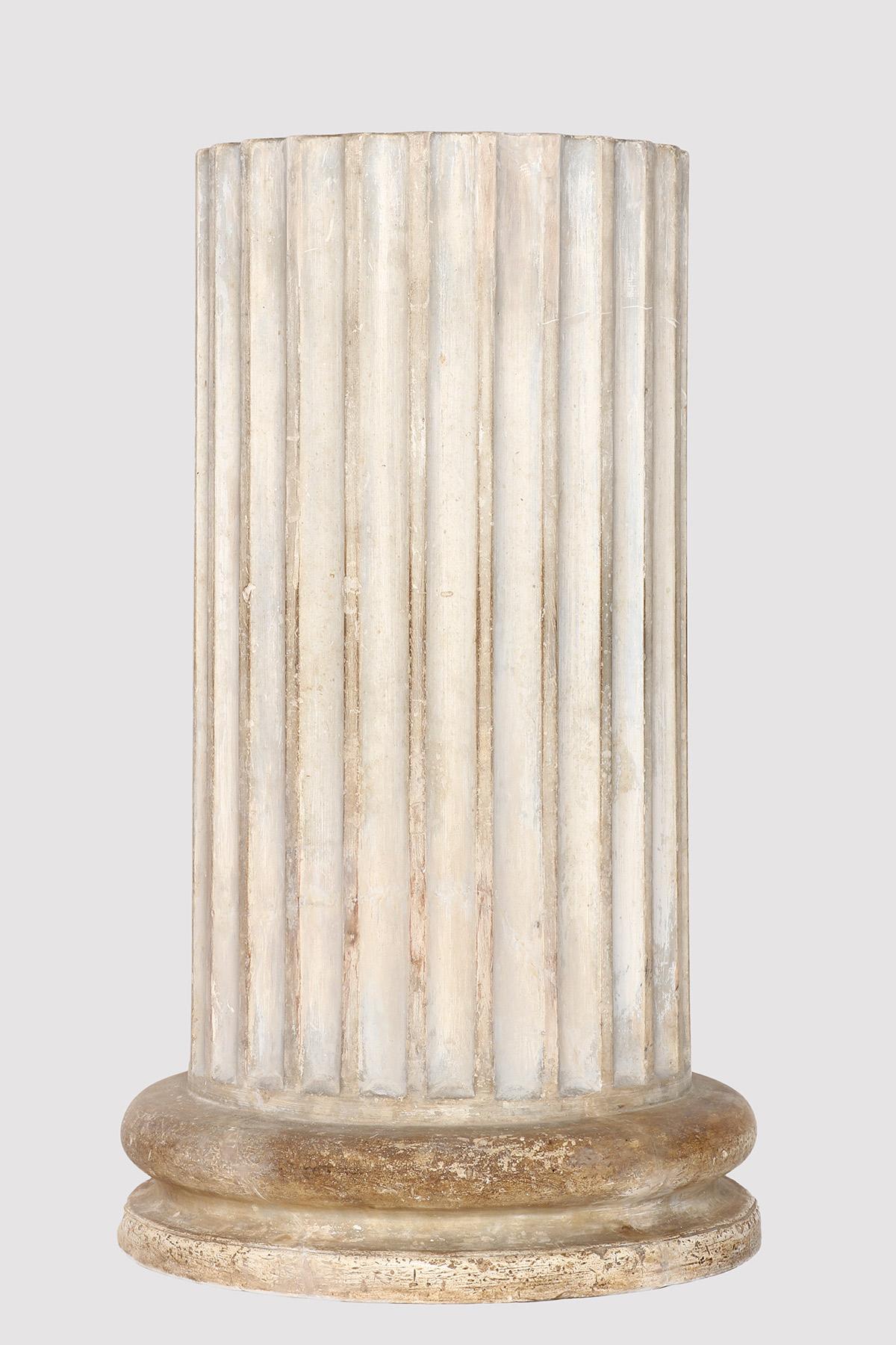 A model of a small column made of scagliola plaster, toric base and vertical grooves. Cast for the teaching drawing in the academy. Original patina. France second half of the 19th century.