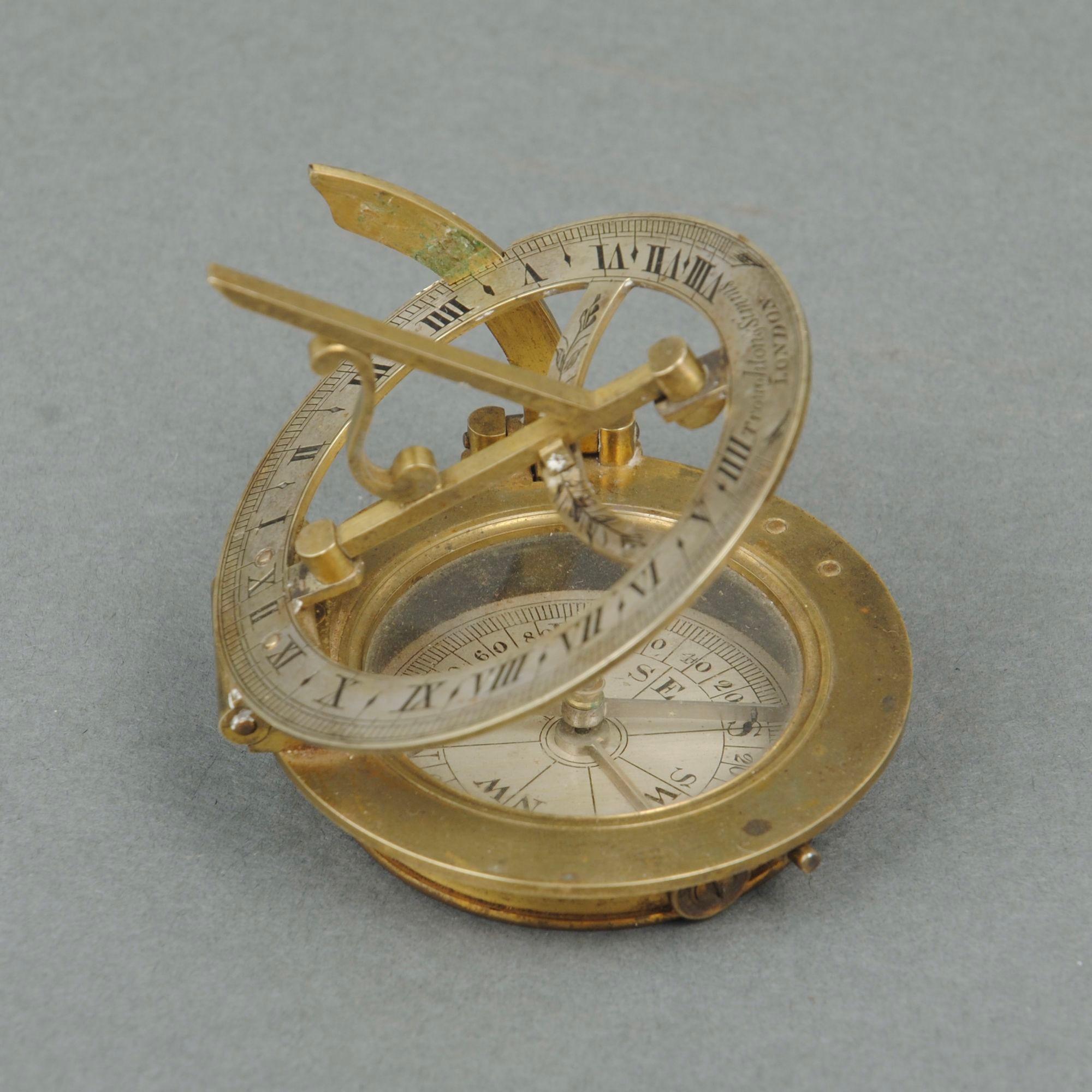 A good example of a pocket equinoctial sundial by Troughton and Simms, London. In the original red leather case.
The adjustable silvered chapter ring allows the traveler to set the latitude of the city they are in to get the correct time.
6.5 cm