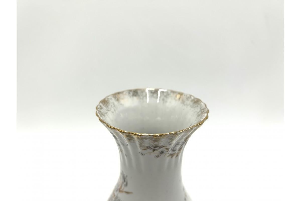 A small porcelain vase, Chodziez, 1970s In Good Condition For Sale In Chorzów, PL
