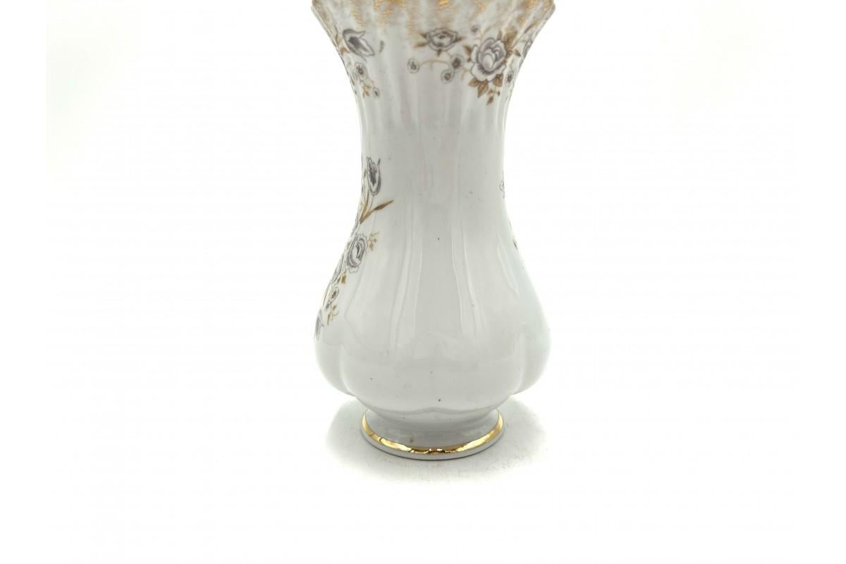 Porcelain A small porcelain vase, Chodziez, 1970s For Sale