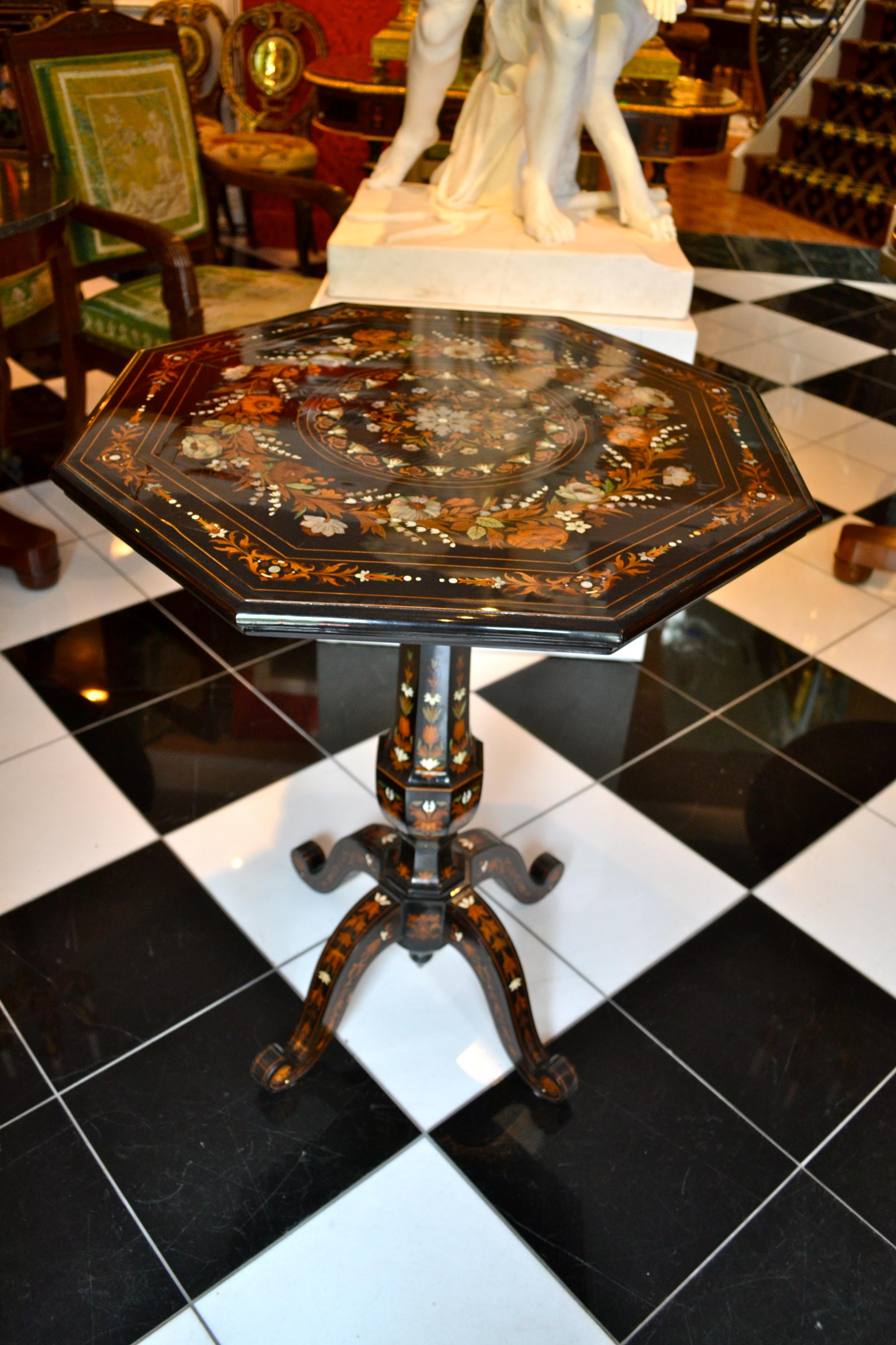 Italian Small Scale Tilt Top Octagonal Centre Table in the Manner of Falcini