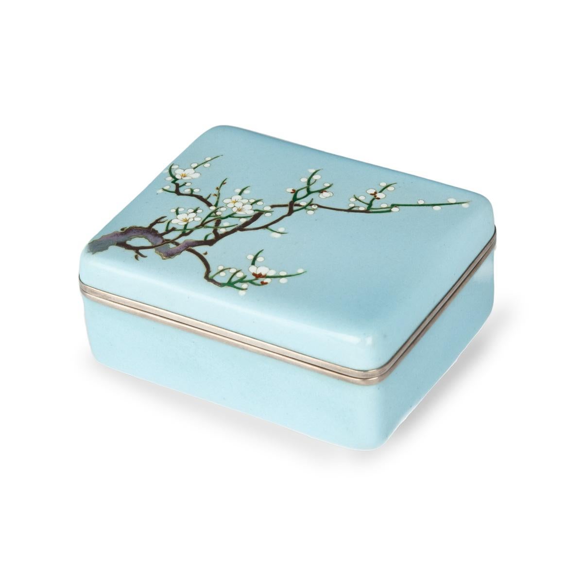 A small Showa period cloisonné box with a single branch of blossom In Good Condition For Sale In Lymington, Hampshire