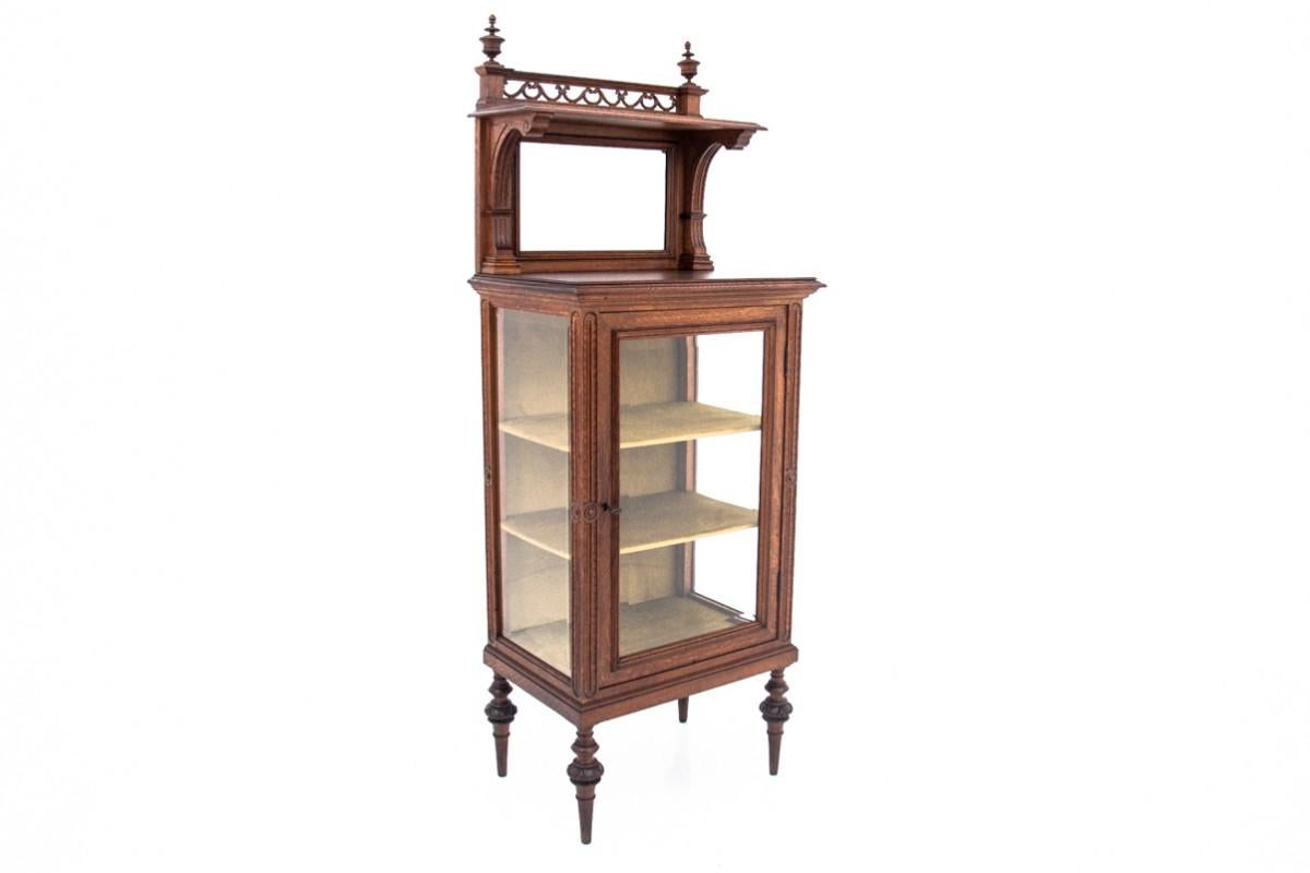 A small showcase, France, circa 1910. After renovation. For Sale 4