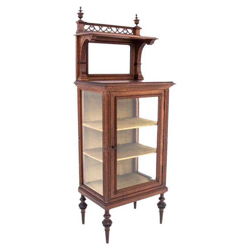A small showcase, France, circa 1910. After renovation. For Sale