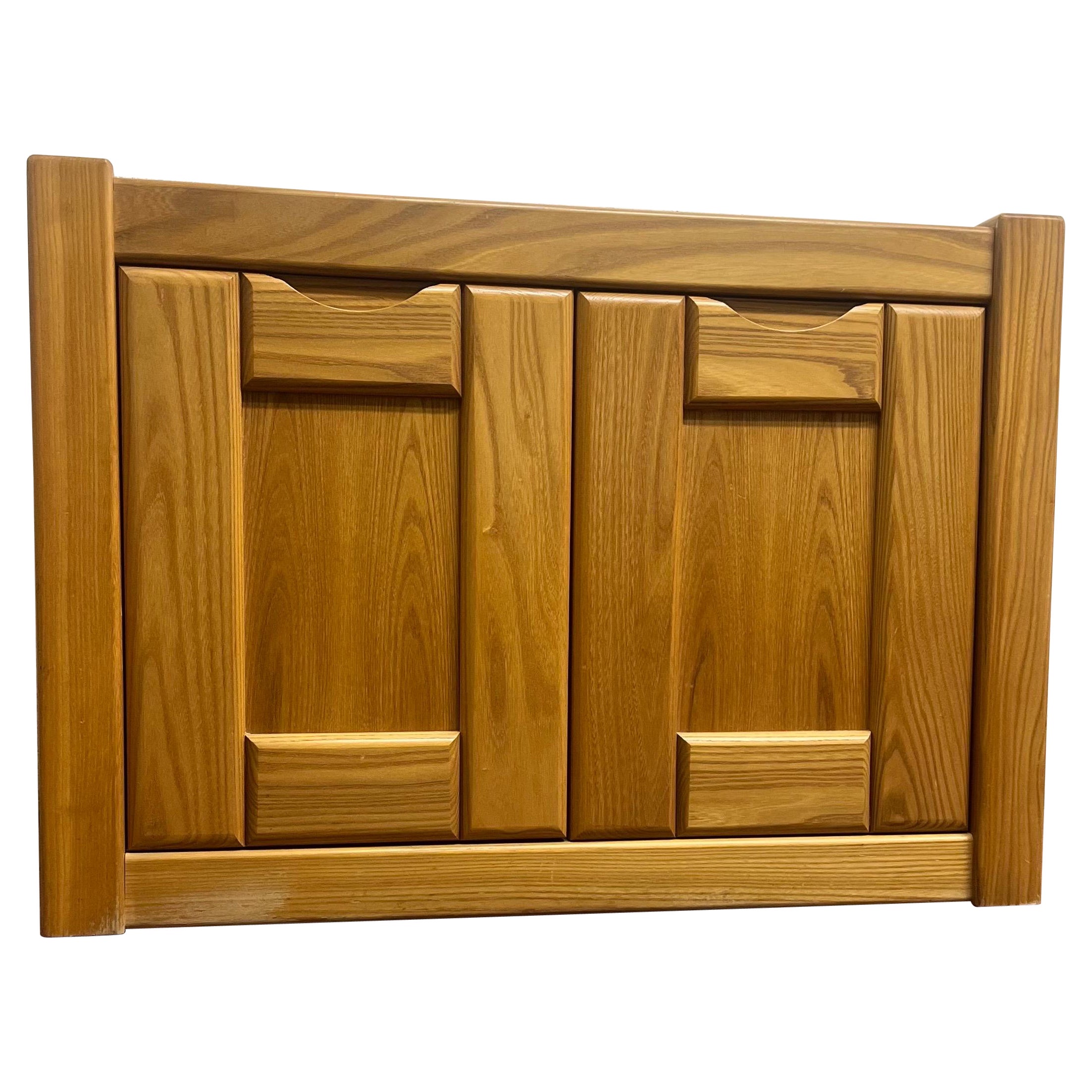 Ein kleines Sideboard von Maison Regain im Angebot