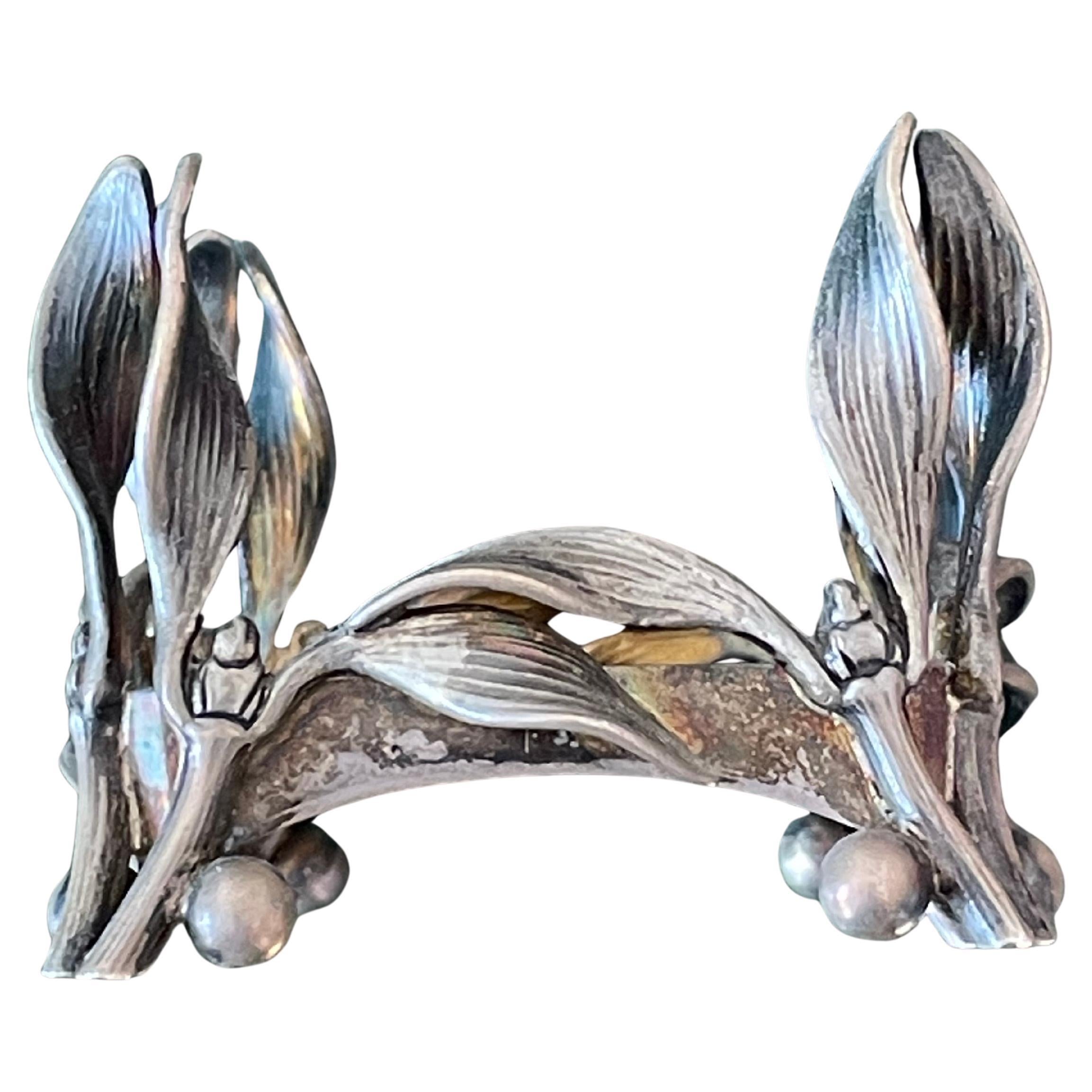 un piccolo vaso Art Nouveau europeo in argento e vetro verde, inizio secolo In condizioni buone in vendita a London, Fitzrovia