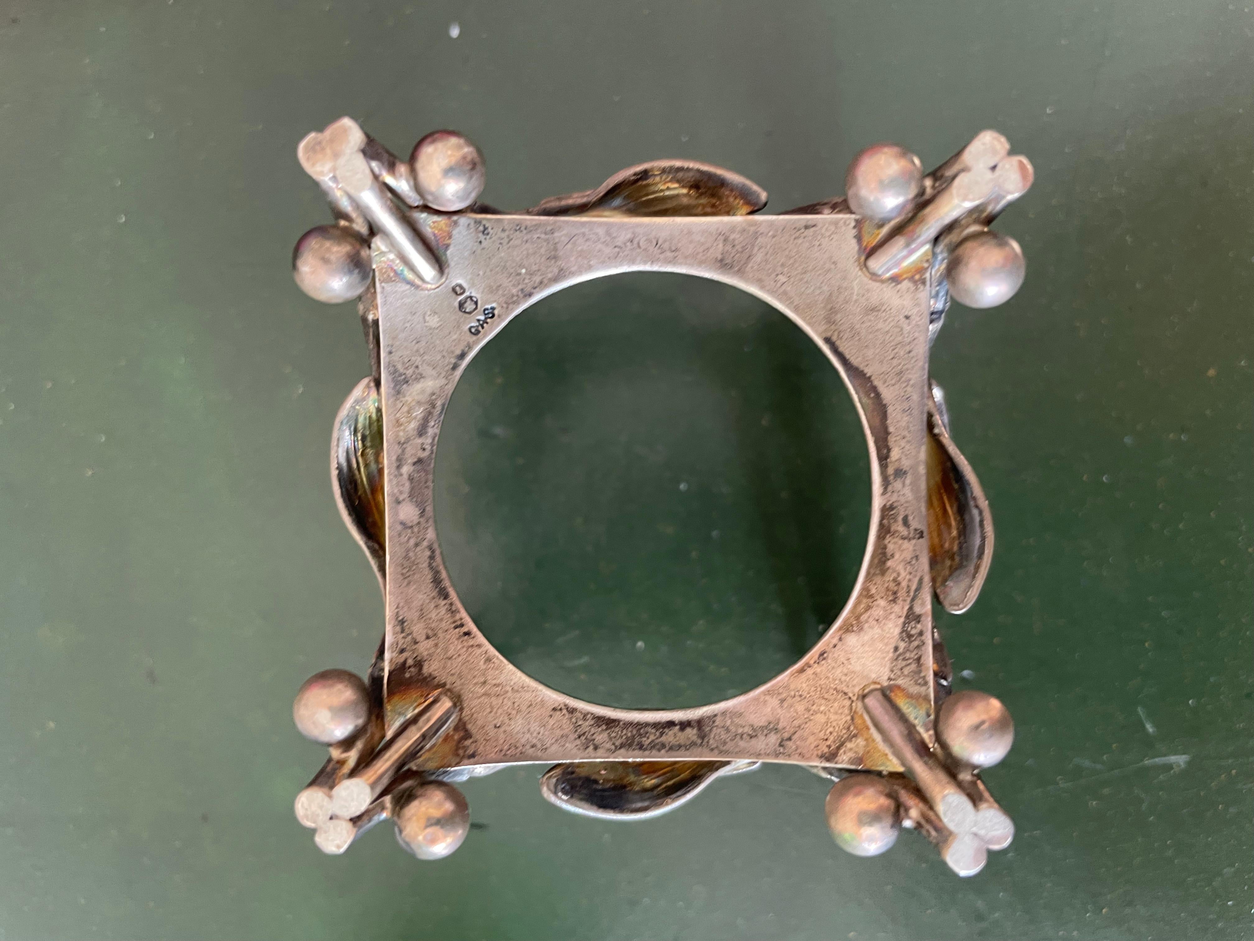 Vetro un piccolo vaso Art Nouveau europeo in argento e vetro verde, inizio secolo in vendita