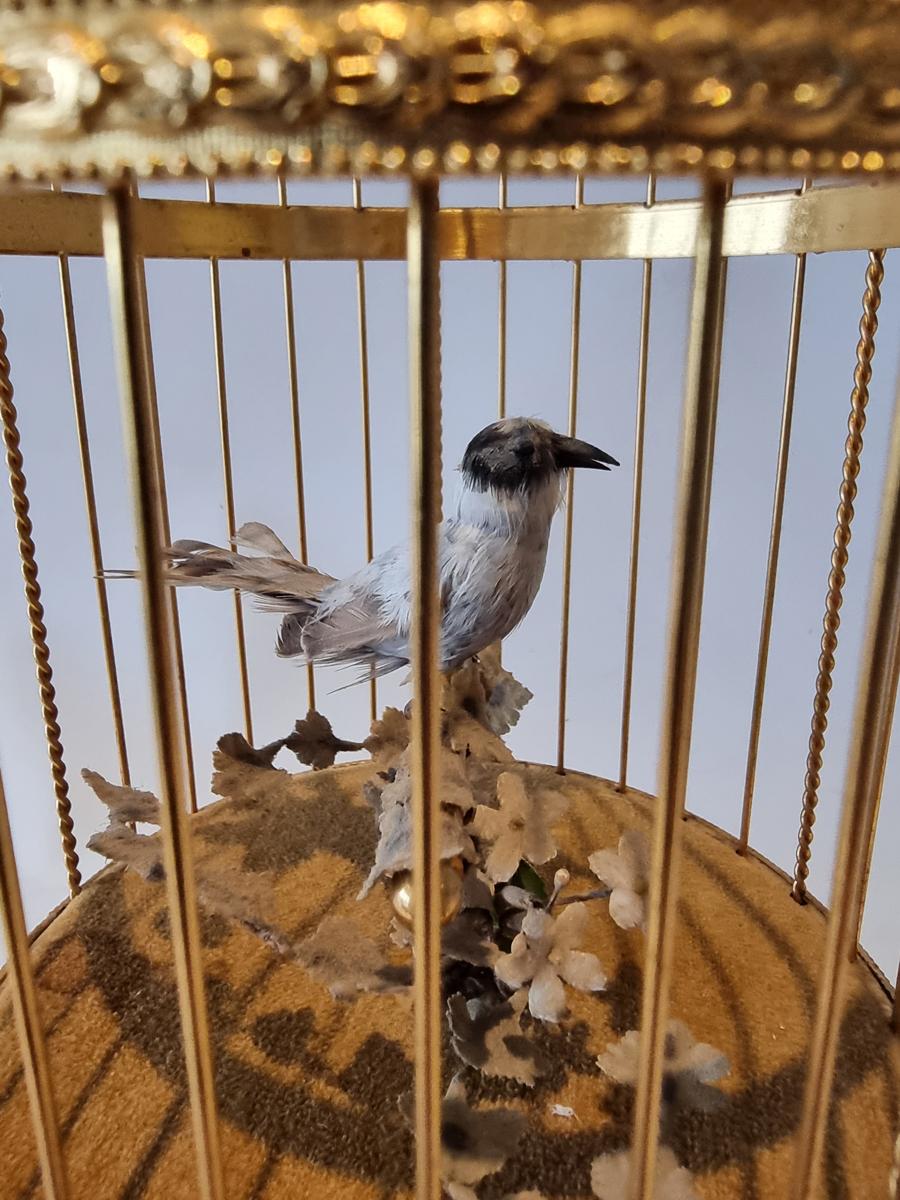 Small Singing Bird Cage by Reuge In Good Condition In London, GB